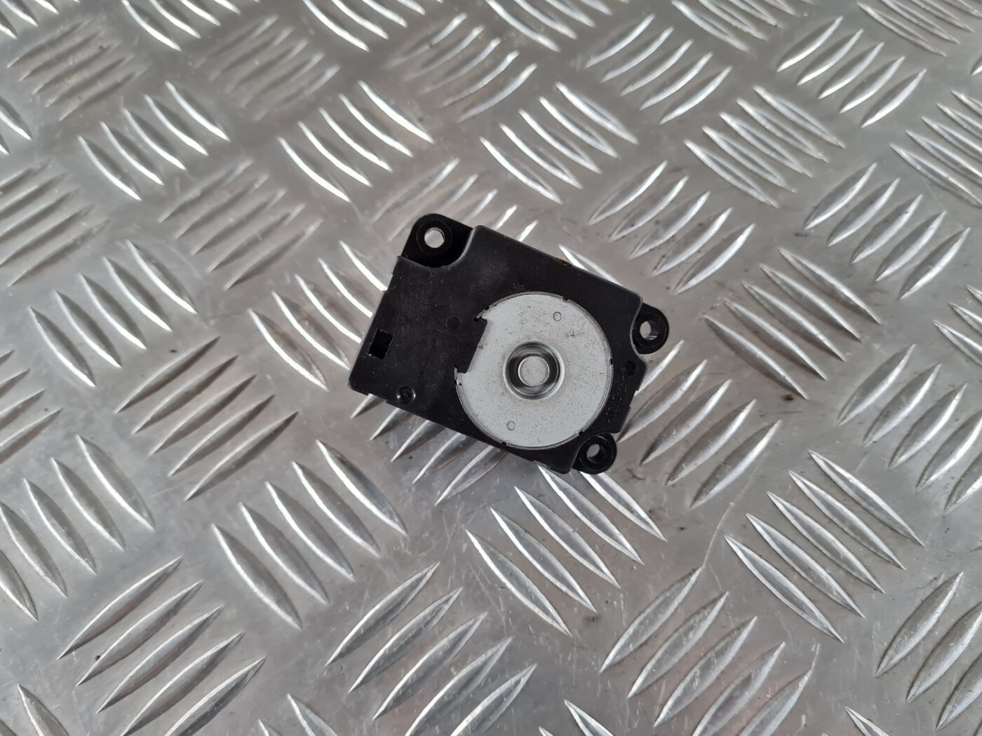 Apsildes sistēmas aktuators priekš SAAB 9-3 2009