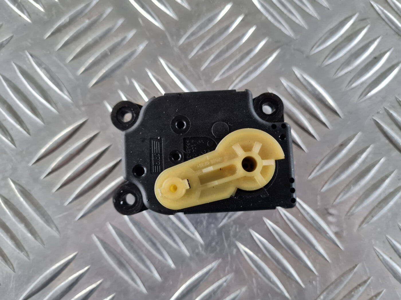 Apsildes sistēmas aktuators priekš SAAB 9-3 2009 4 Apsildes sistēmas aktuators priekš SAAB 9-3 2009