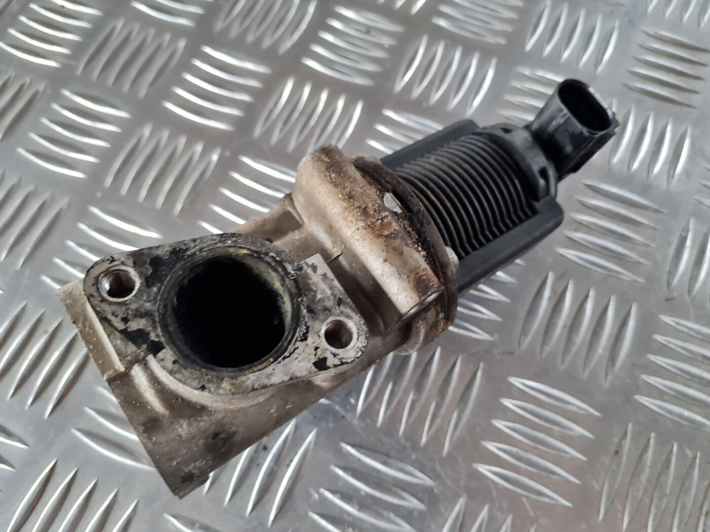 EGR vārsts priekš SAAB 9-3 2009 5 EGR vārsts priekš SAAB 9-3 2009