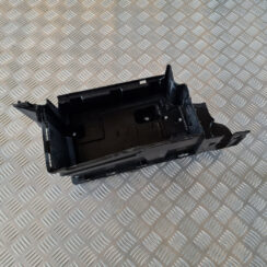 Akumulatora stiprināšanas korpuss priekš SAAB 9-3 2009