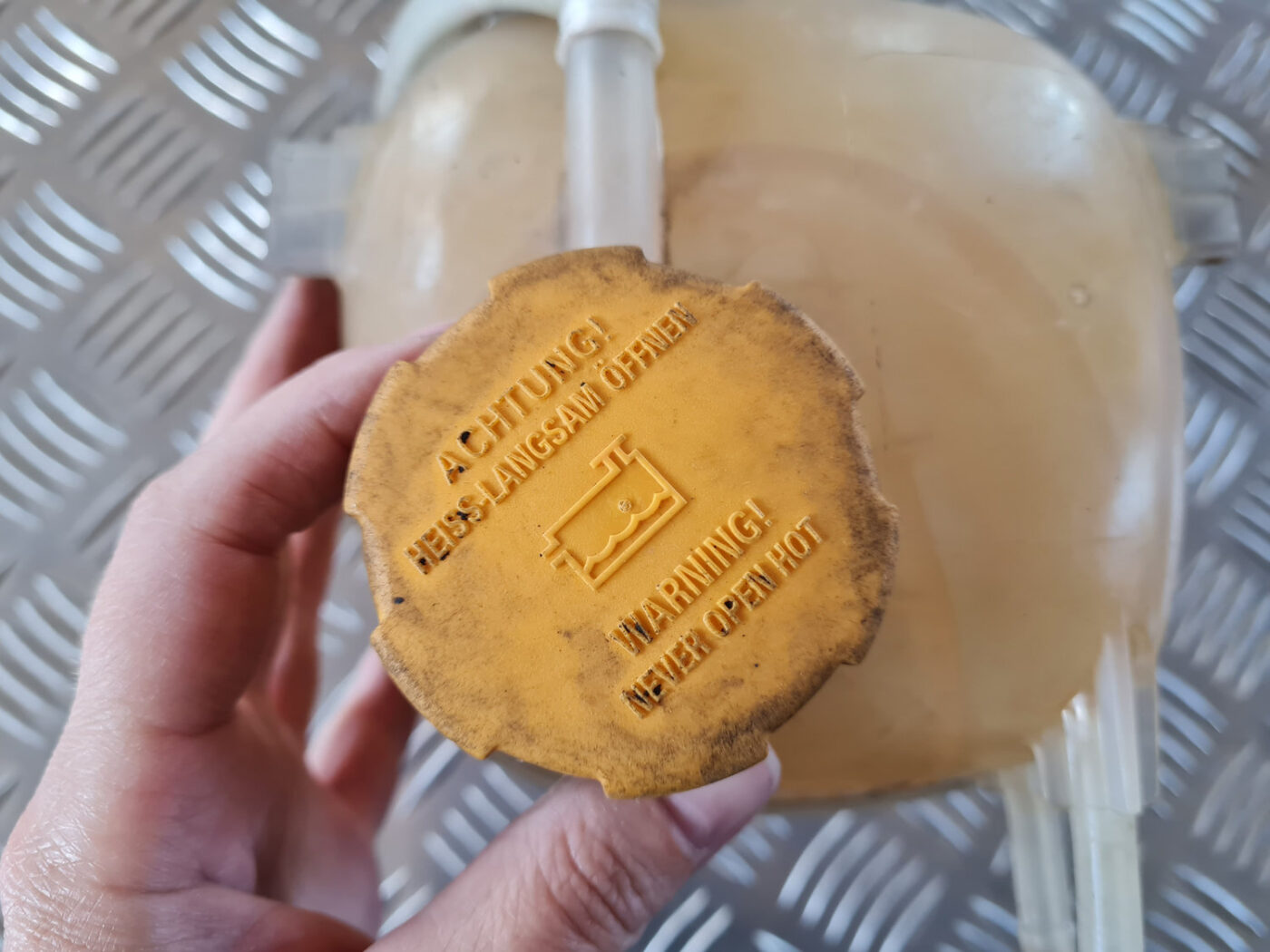 Dzesēšanas šķidruma tvertne priekš SAAB 9-3 2009 5 Dzesēšanas šķidruma tvertne priekš SAAB 9-3 2009