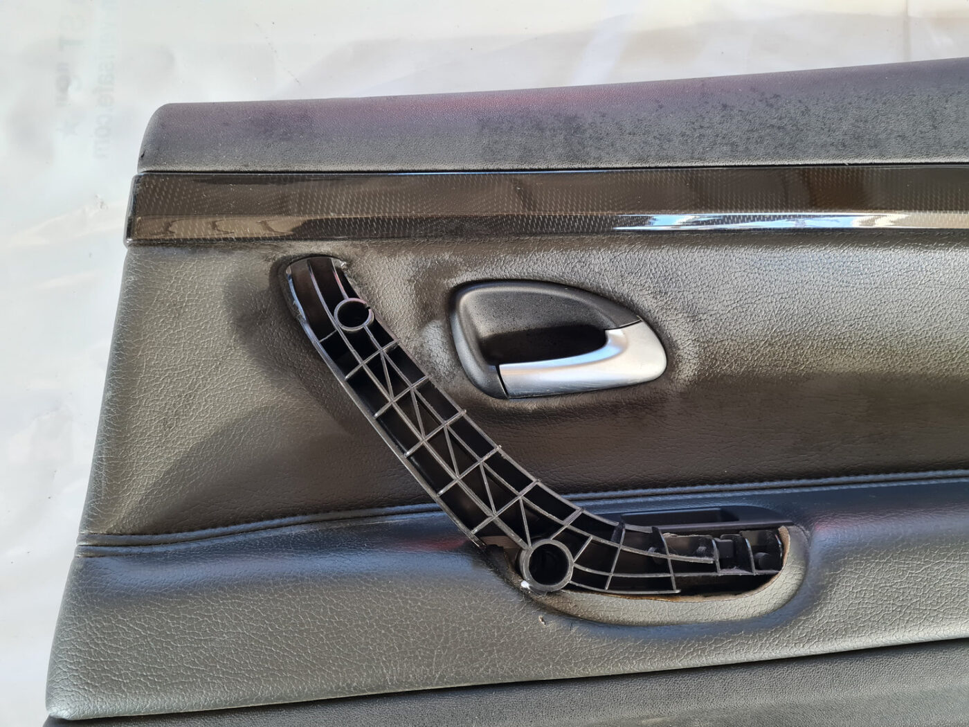 Aizmugurējo labo durvju apdare priekš SAAB 9-3 2009 2 Aizmugurējo labo durvju apdare priekš SAAB 9-3 2009