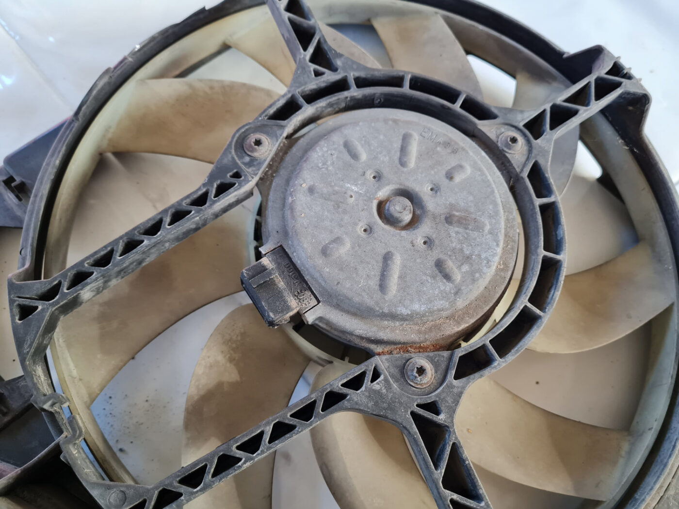 Dzesēšanas radiatora ventilators priekš SAAB 9-3 2009 7 Dzesēšanas radiatora ventilators priekš SAAB 9-3 2009