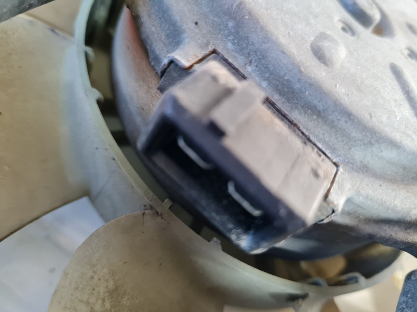 Dzesēšanas radiatora ventilators priekš SAAB 9-3 2009 6 Dzesēšanas radiatora ventilators priekš SAAB 9-3 2009