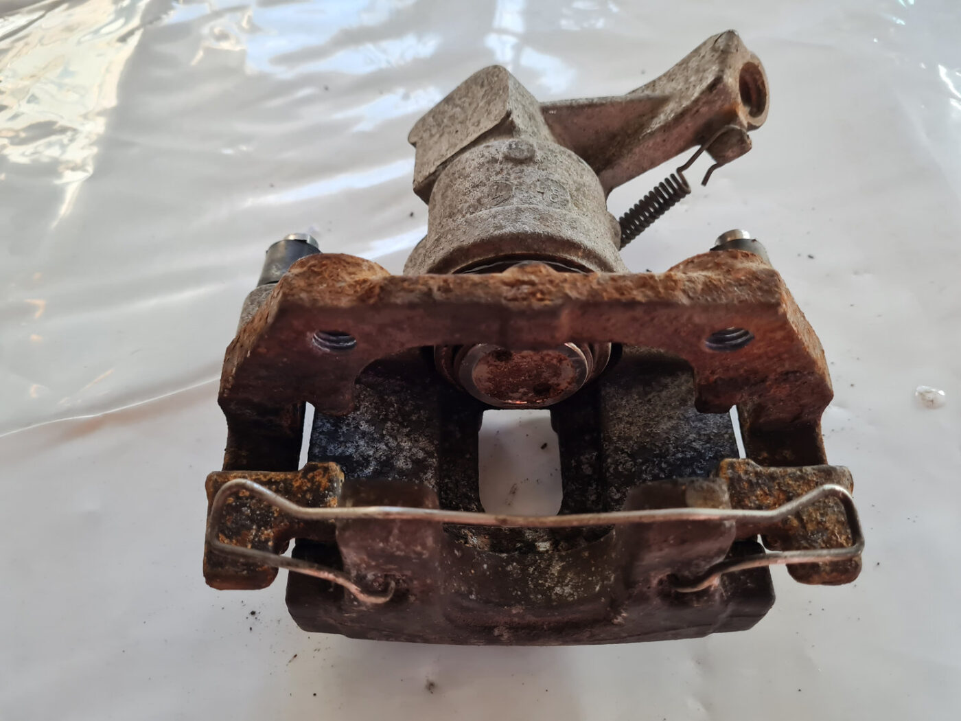 Aizmugurējais kreisais suports priekš SAAB 9-3 2009 2 Aizmugurējais kreisais suports priekš SAAB 9-3 2009