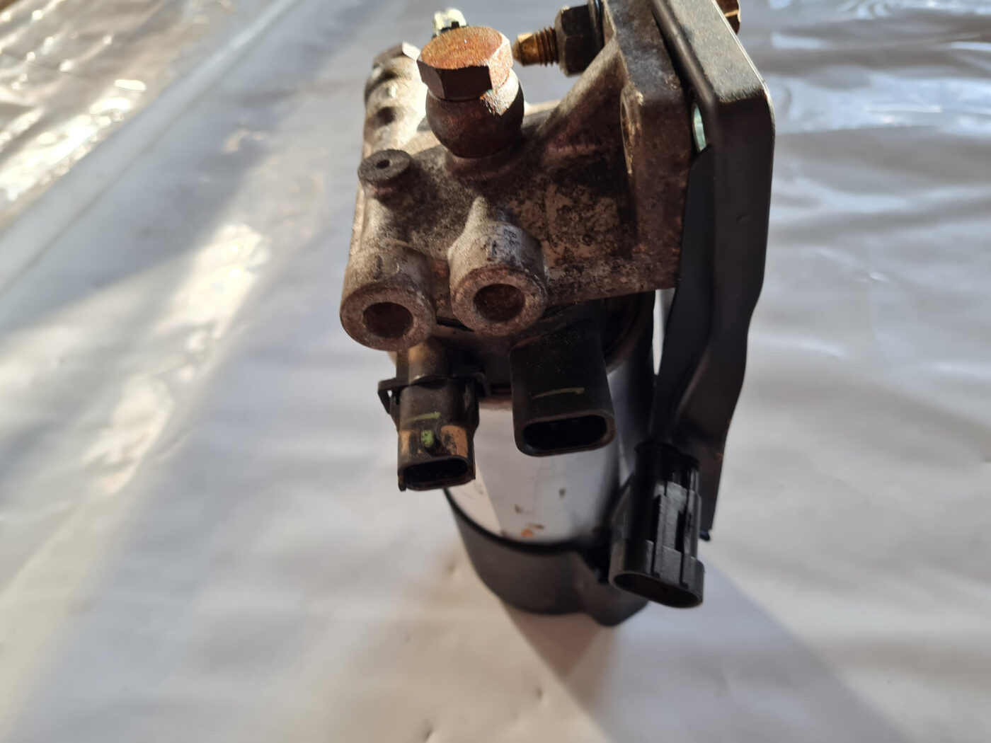 Degvielas filtra korpuss priekš SAAB 9-3 2009 4 Degvielas filtra korpuss priekš SAAB 9-3 2009