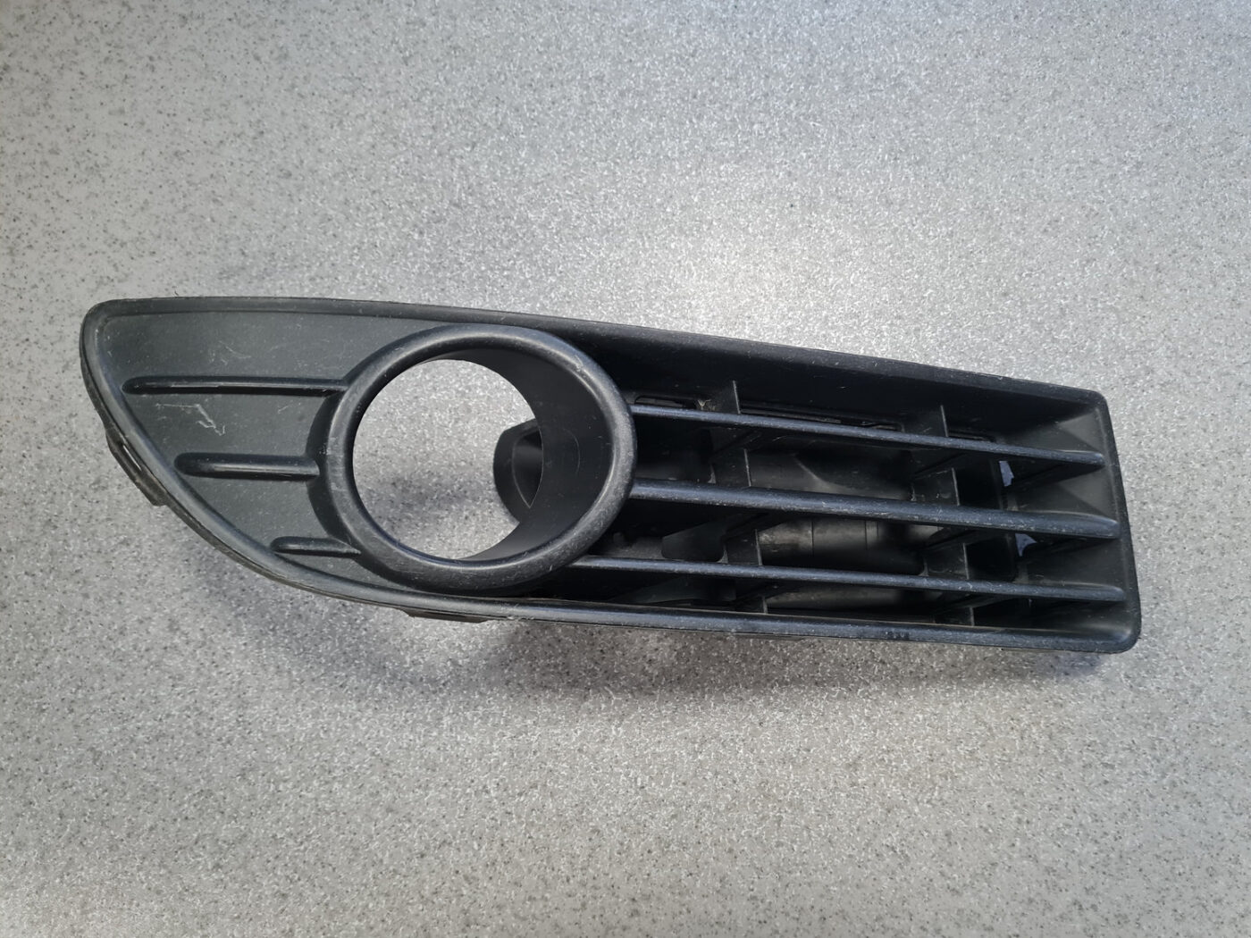 Miglas luktura reste, pa labi priekš VW POLO 2005 10 Miglas luktura reste, pa labi priekš VW POLO 2005