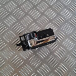 Salona durvju rokturis, aizmugures kreisais priekš TOYOTA AVENSIS 2007 UNIVERSAL