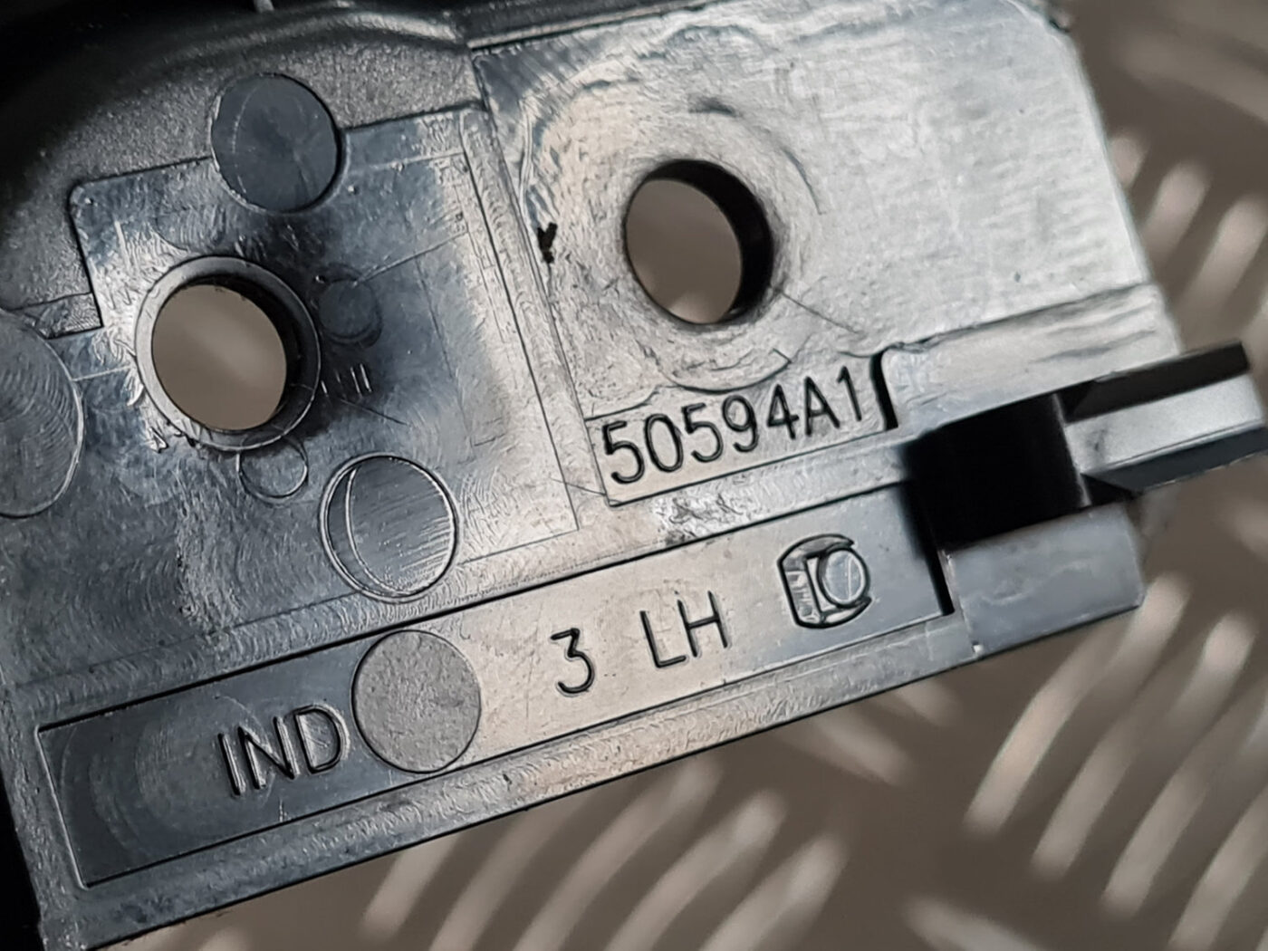 Salona durvju rokturis, aizmugures kreisais priekš TOYOTA AVENSIS 2007 UNIVERSAL 3 Salona durvju rokturis, aizmugures kreisais priekš TOYOTA AVENSIS 2007 UNIVERSAL