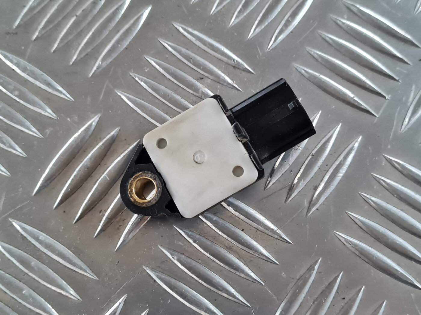 Drošības spilvena trieciensensors priekš TOYOTA AVENSIS 2007 UNIVERSAL 3 Drošības spilvena trieciensensors priekš TOYOTA AVENSIS 2007 UNIVERSAL