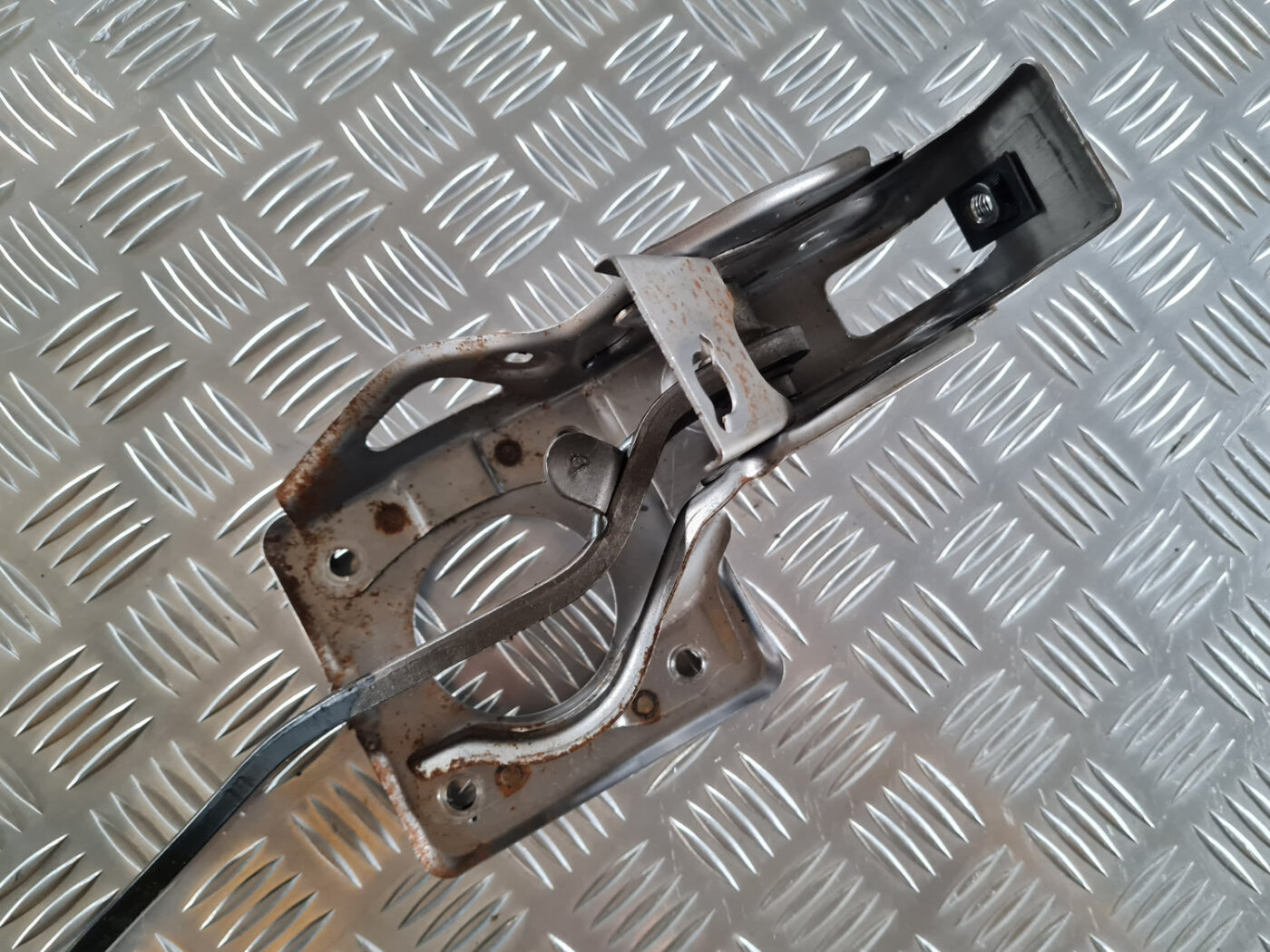 Bremžu pedālis priekš TOYOTA AVENSIS 2007 UNIVERSAL 2 Bremžu pedālis priekš TOYOTA AVENSIS 2007 UNIVERSAL