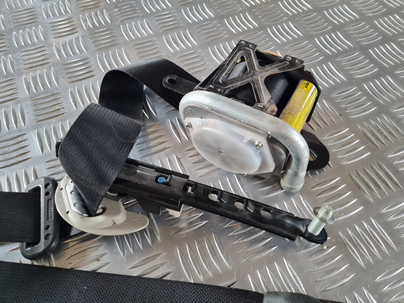 Priekšējā labā drošības josta priekš TOYOTA AVENSIS 2007 UNIVERSAL 2 Priekšējā labā drošības josta priekš TOYOTA AVENSIS 2007 UNIVERSAL