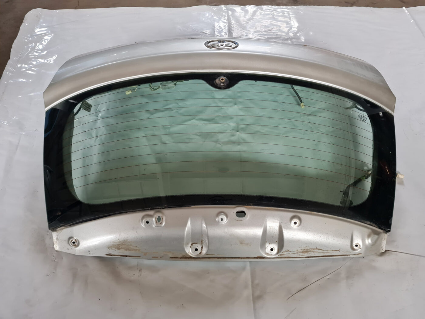 Bagāžnieka vāks priekš TOYOTA AVENSIS 2007 UNIVERSAL 11 Bagāžnieka vāks priekš TOYOTA AVENSIS 2007 UNIVERSAL