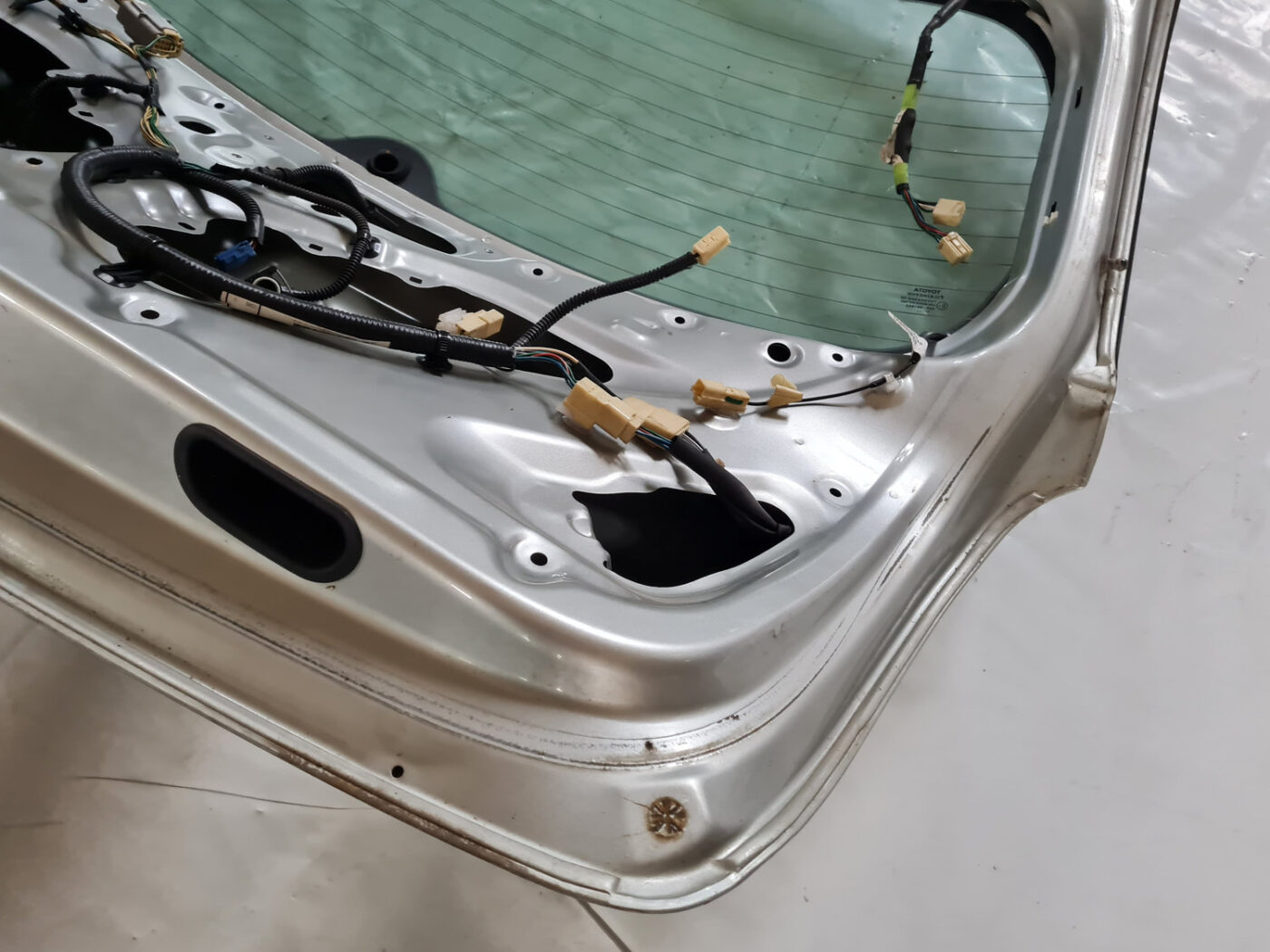 Bagāžnieka vāks priekš TOYOTA AVENSIS 2007 UNIVERSAL 7 Bagāžnieka vāks priekš TOYOTA AVENSIS 2007 UNIVERSAL