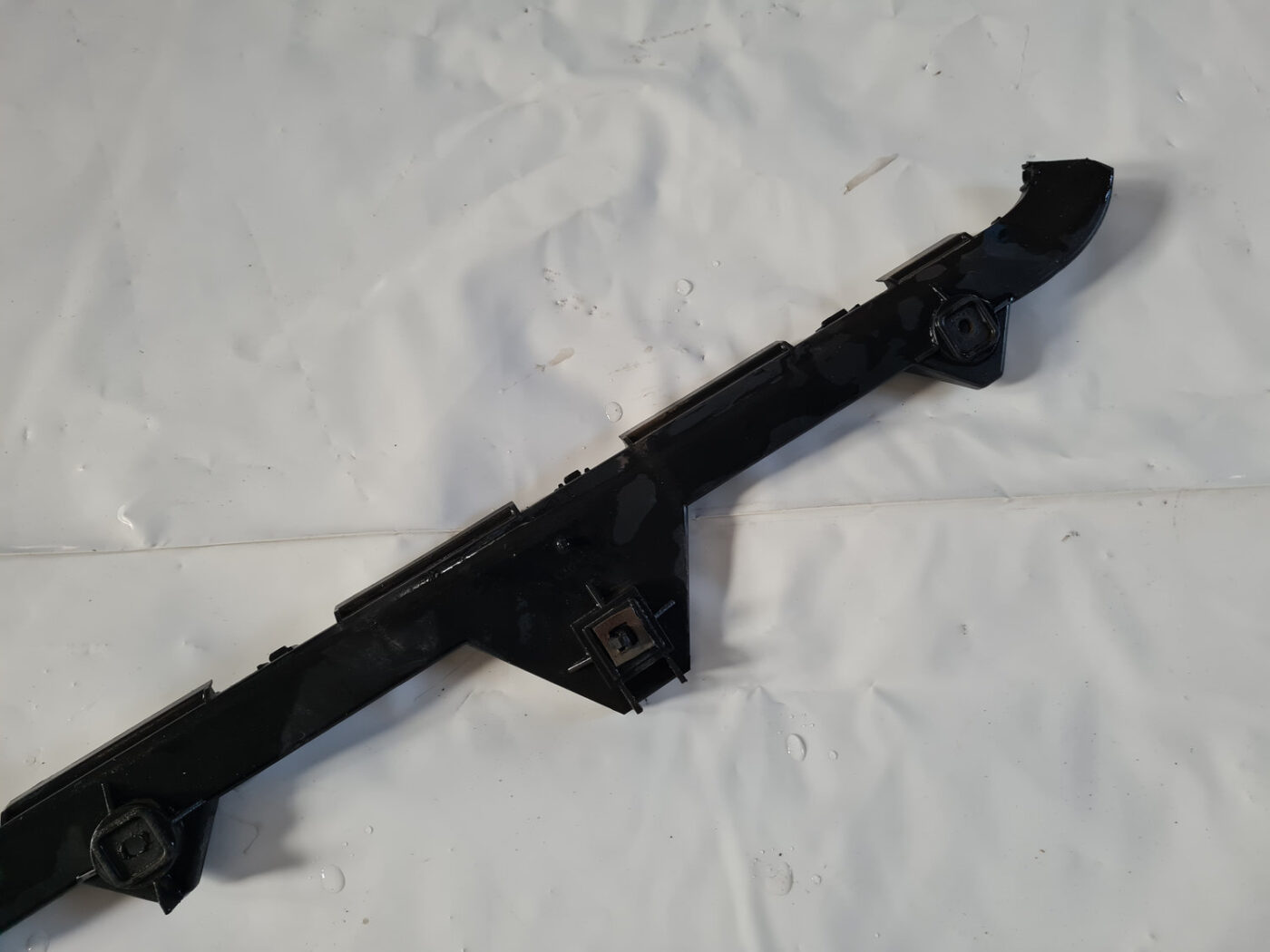 Aizmugurēja bufera kronšteins priekš TOYOTA AVENSIS 2007 UNIVERSAL 8 Aizmugurēja bufera kronšteins priekš TOYOTA AVENSIS 2007 UNIVERSAL