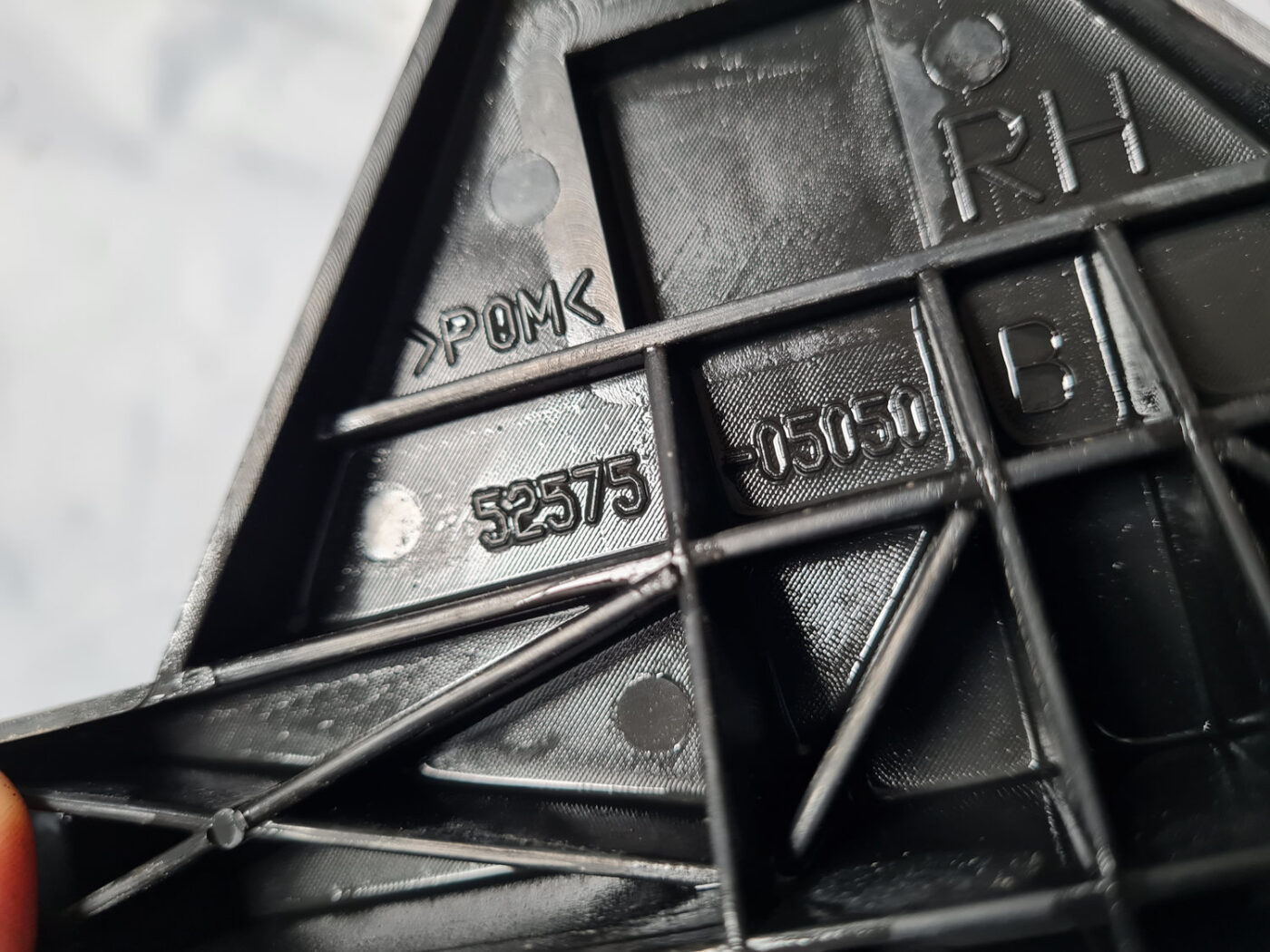 Aizmugurēja bufera kronšteins priekš TOYOTA AVENSIS 2007 UNIVERSAL 3 Aizmugurēja bufera kronšteins priekš TOYOTA AVENSIS 2007 UNIVERSAL