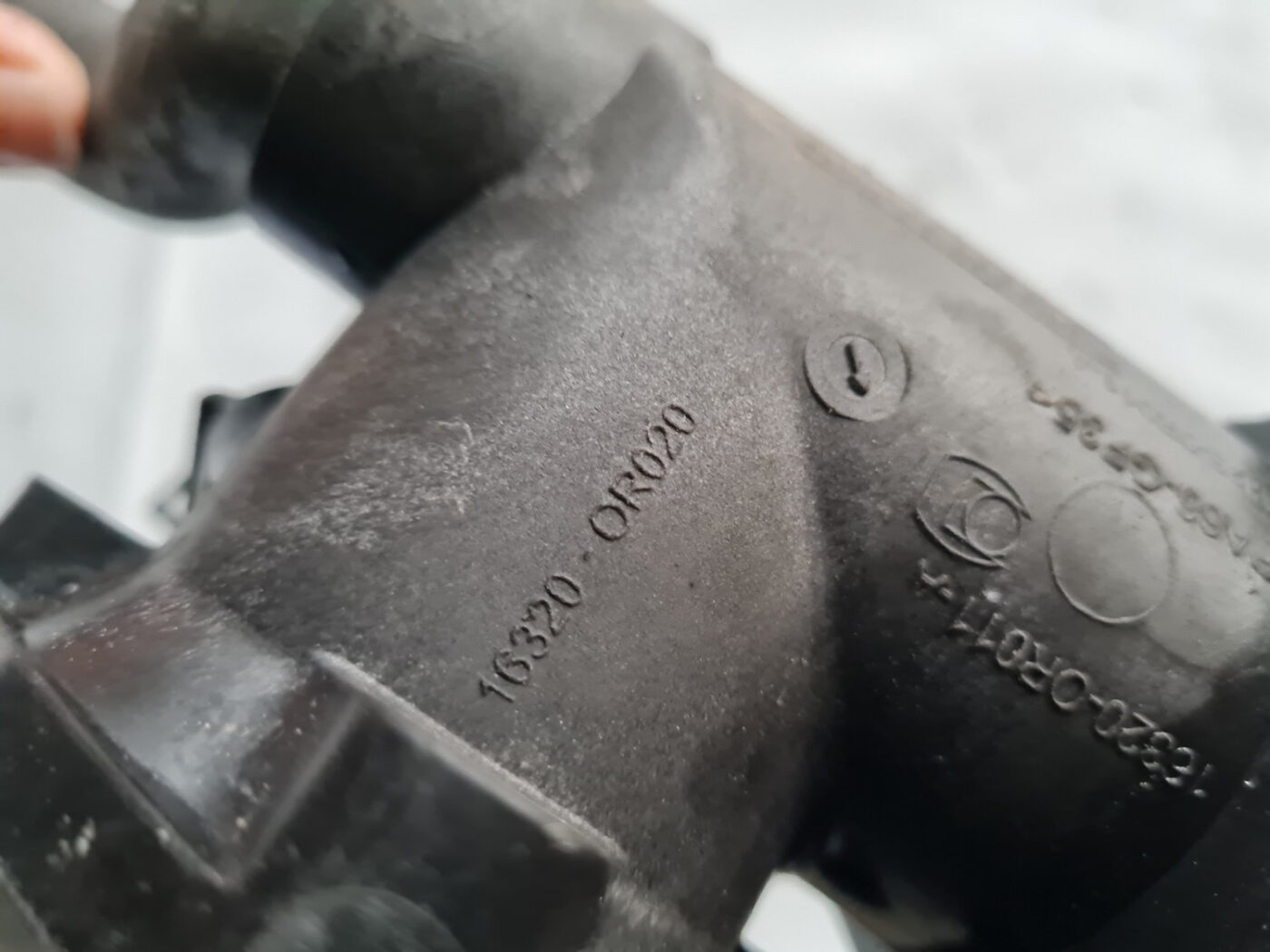 Termostata korpuss priekš TOYOTA AVENSIS 2007 UNIVERSAL 4 Termostata korpuss priekš TOYOTA AVENSIS 2007 UNIVERSAL