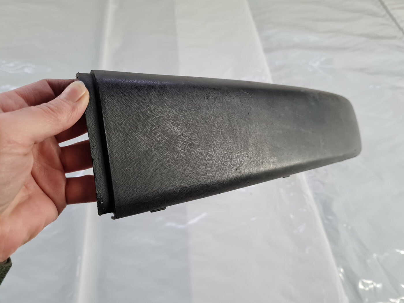 Priekšēja bufera uzlika priekš AUDI 100 C4 1992-1995 2 Priekšēja bufera uzlika priekš AUDI 100 C4 1992-1995