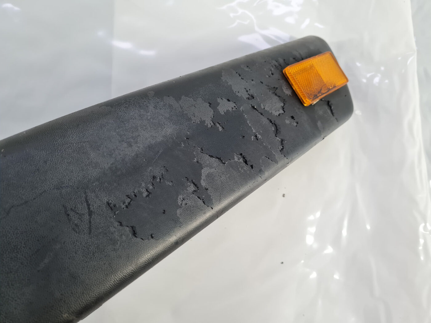 Priekšēja bufera uzlika priekš AUDI 100 C4 1992-1995 5 Priekšēja bufera uzlika priekš AUDI 100 C4 1992-1995