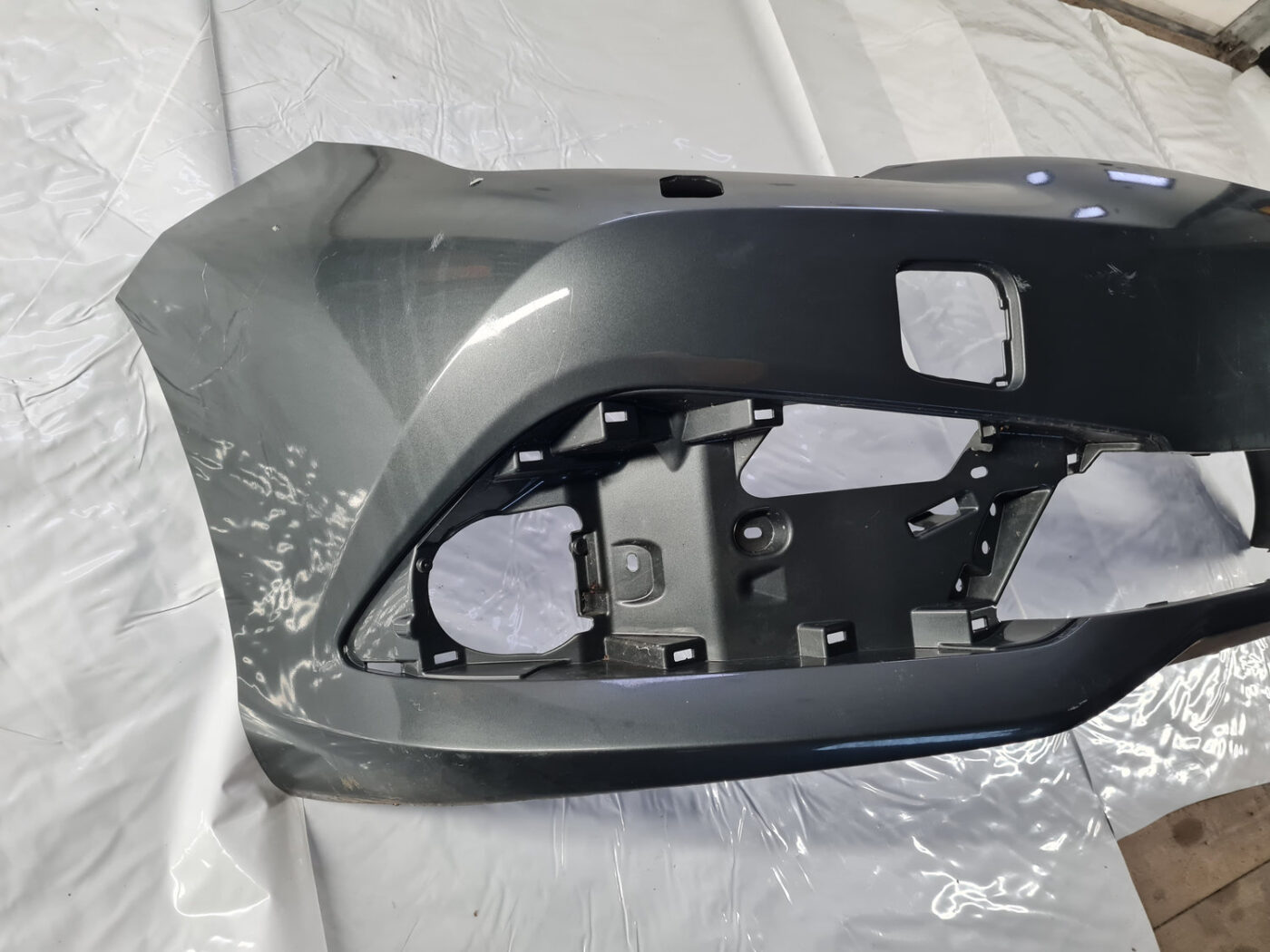 Priekšējais buferis priekš Toyota Auris 2012-2018 37 Priekšējais buferis priekš Toyota Auris 2012-2018