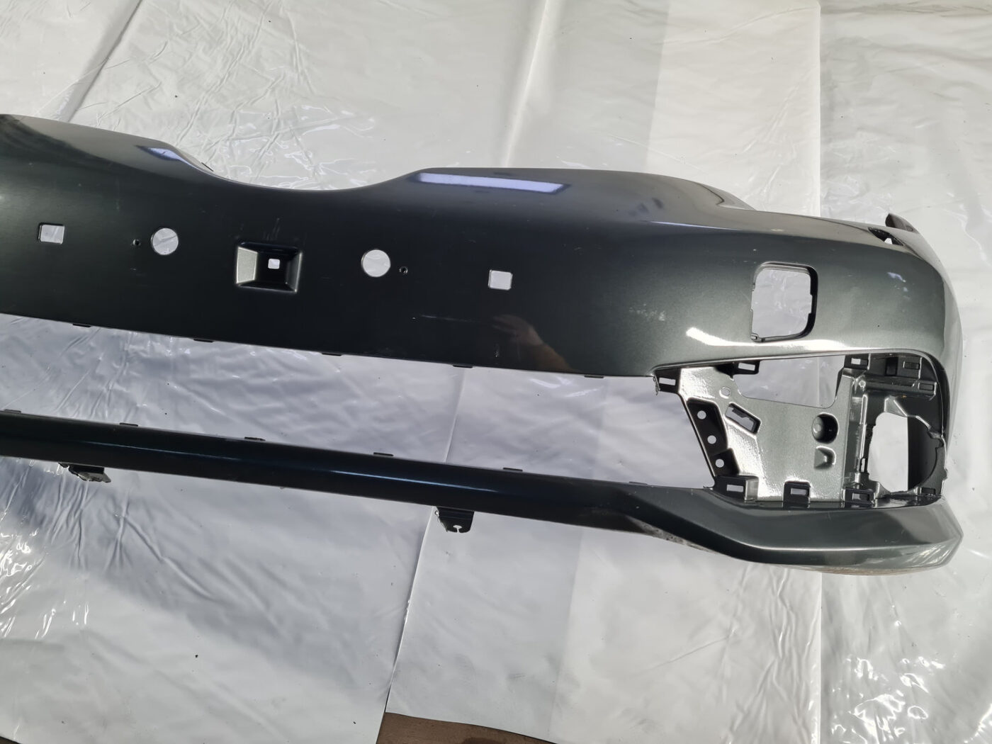 Priekšējais buferis priekš Toyota Auris 2012-2018 34 Priekšējais buferis priekš Toyota Auris 2012-2018