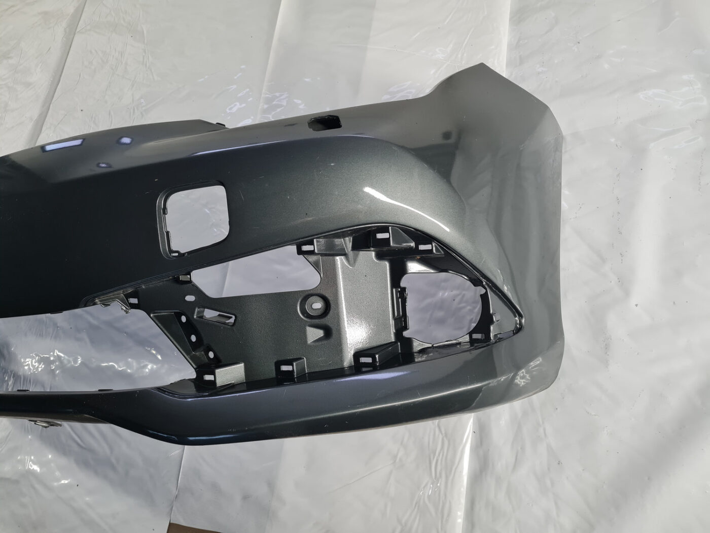 Priekšējais buferis priekš Toyota Auris 2012-2018 33 Priekšējais buferis priekš Toyota Auris 2012-2018