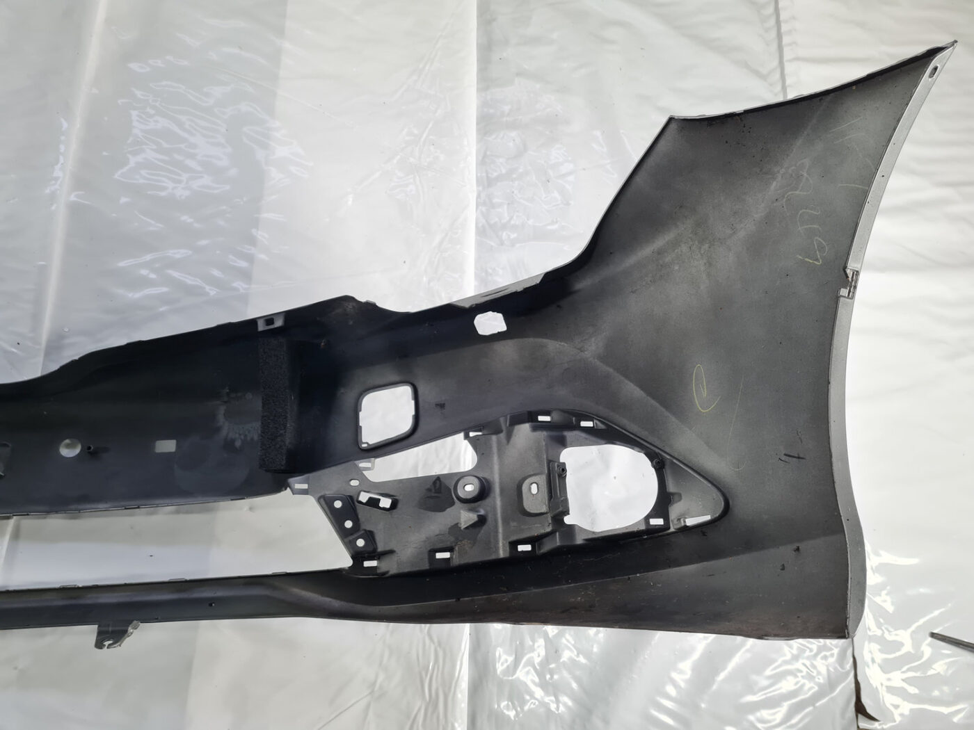 Priekšējais buferis priekš Toyota Auris 2012-2018 15 Priekšējais buferis priekš Toyota Auris 2012-2018