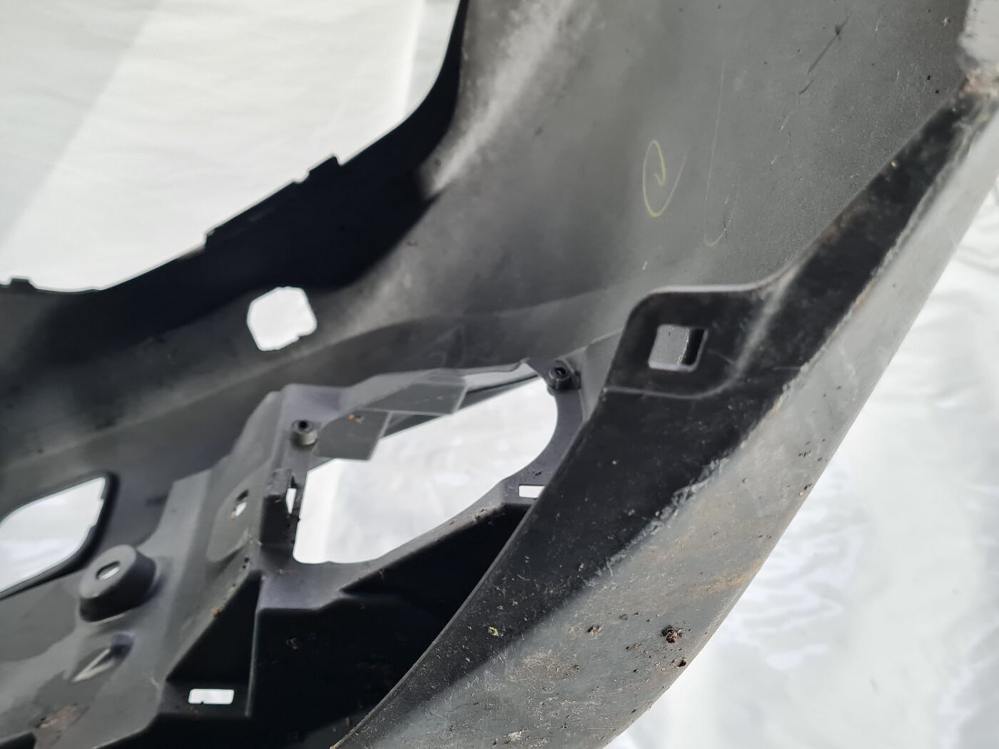 Priekšējais buferis priekš Toyota Auris 2012-2018 6 Priekšējais buferis priekš Toyota Auris 2012-2018