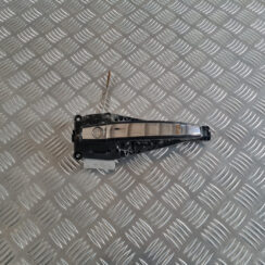 Priekšējāis kreisais durvju rokturis priekš OPEL INSIGNIA 2010