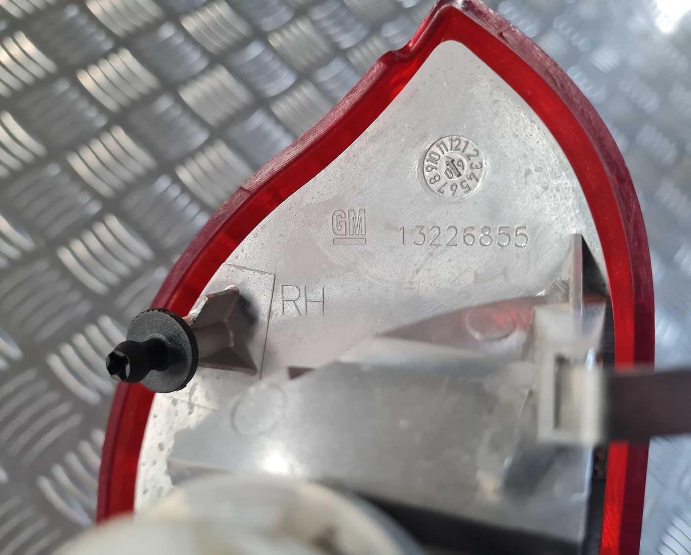 Aizmugurējais labais lukturis priekš OPEL INSIGNIA 2010 3 Aizmugurējais labais lukturis priekš OPEL INSIGNIA 2010