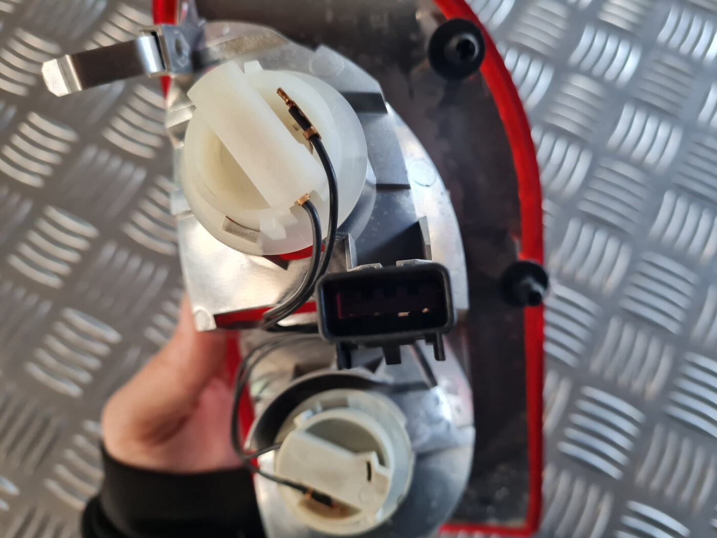 Aizmugurējais kreisais lukturis priekš OPEL INSIGNIA 2010 3 Aizmugurējais kreisais lukturis priekš OPEL INSIGNIA 2010