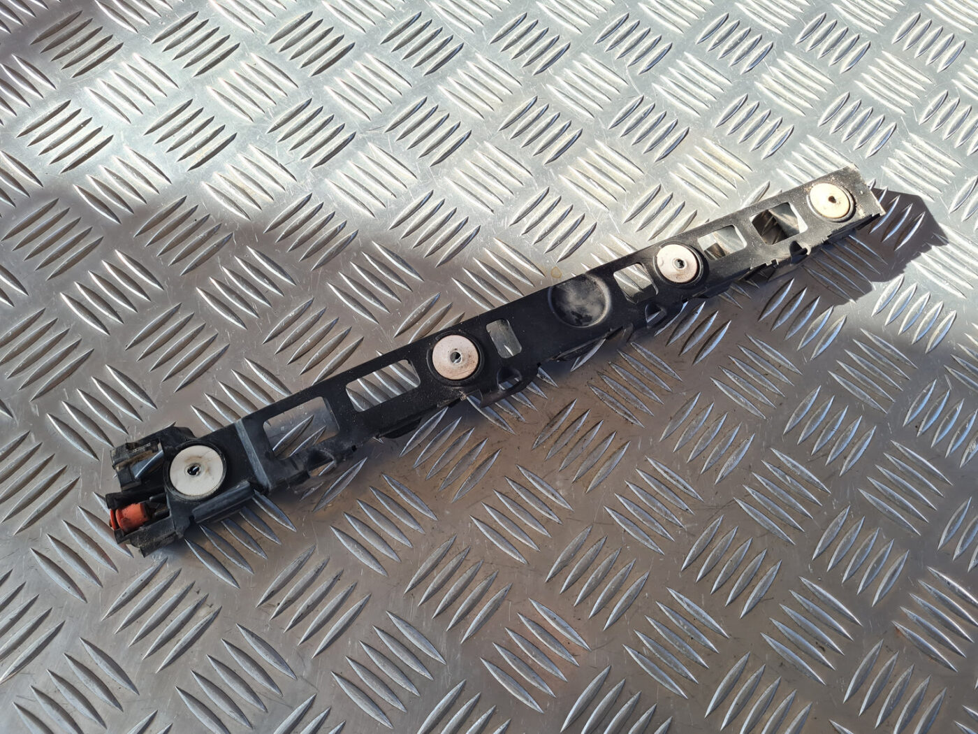 Aizmugurēja bufera kronšteins priekš OPEL INSIGNIA 2010