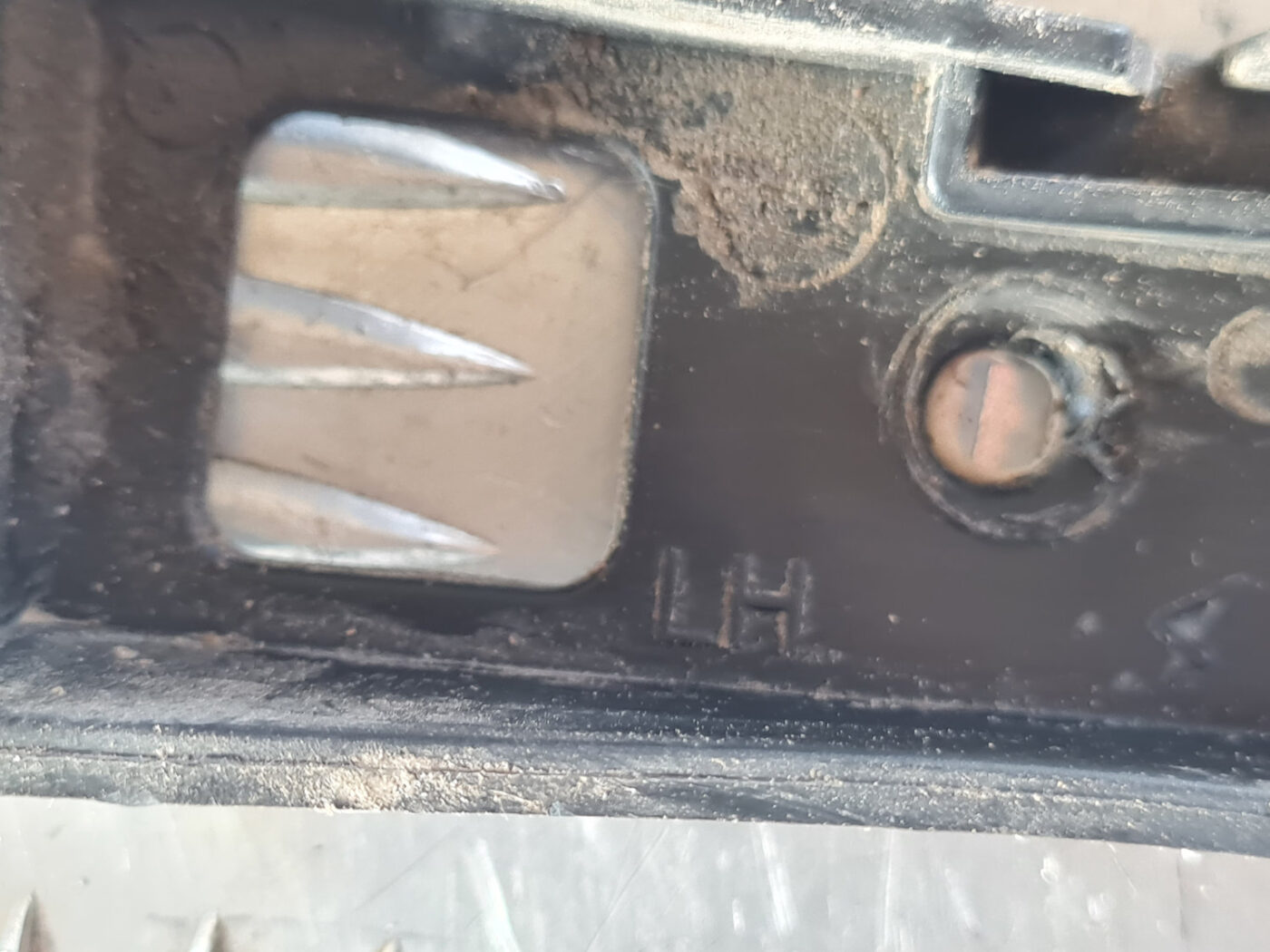 Aizmugurēja bufera kronšteins priekš OPEL INSIGNIA 2010