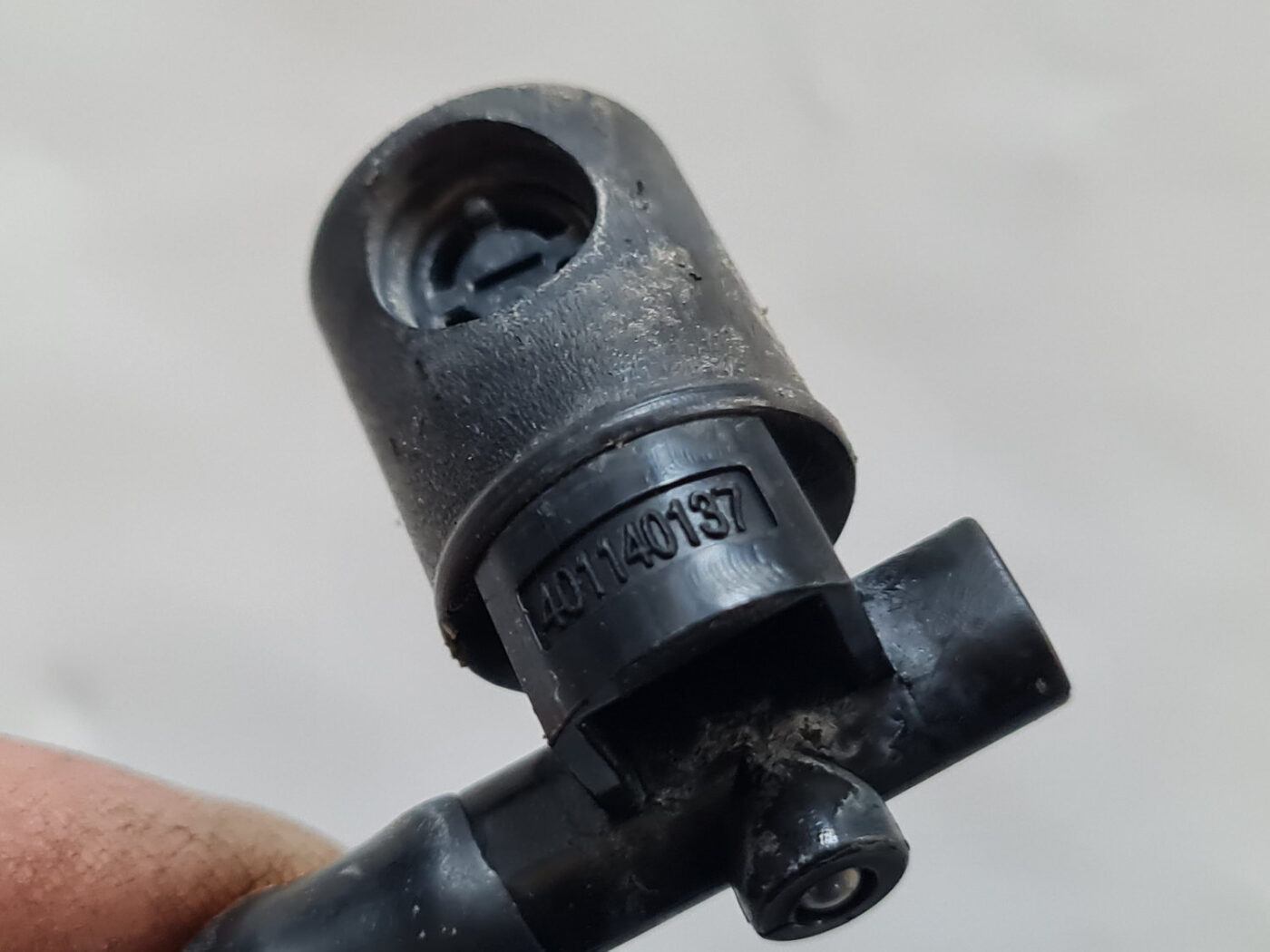 Vējstikla mazgāšanas šķidruma sprausla priekš OPEL INSIGNIA 2010 4 Vējstikla mazgāšanas šķidruma sprausla priekš OPEL INSIGNIA 2010