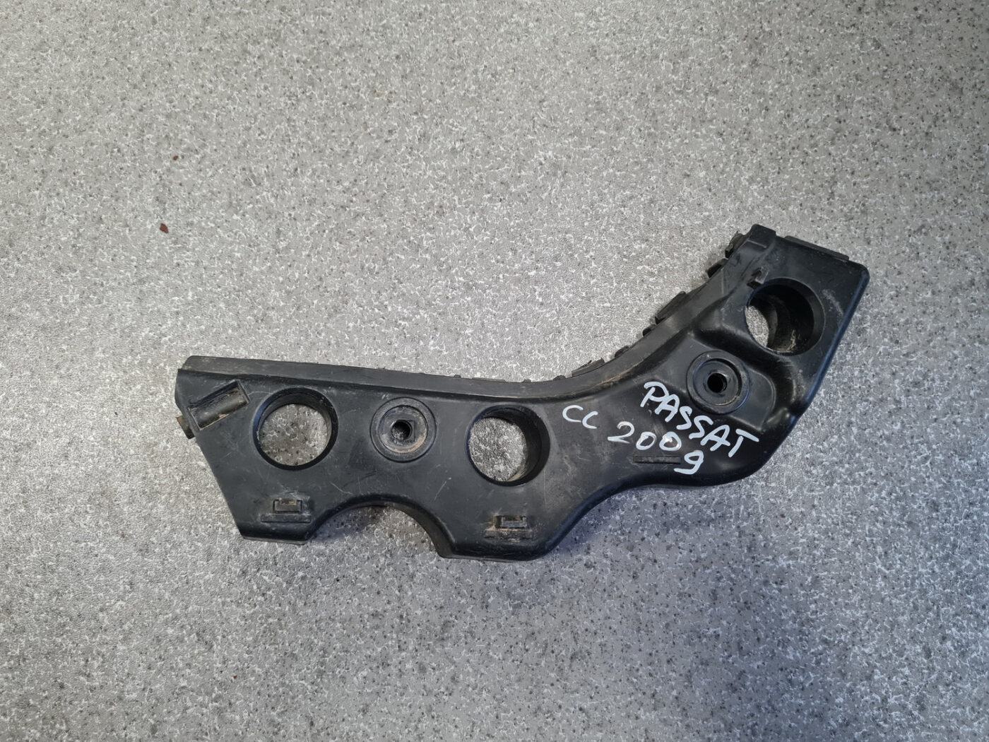 Priekšēja bufera kronšteins priekš VW PASSAT CC 2009 2 Priekšēja bufera kronšteins priekš VW PASSAT CC 2009