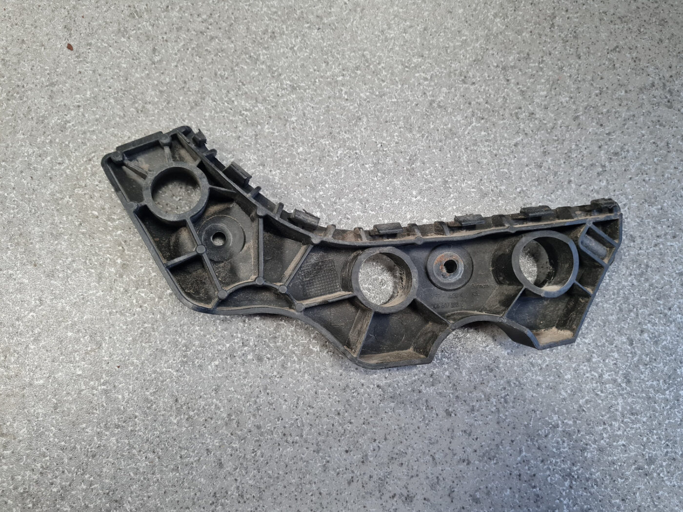 Priekšēja bufera kronšteins priekš VW PASSAT CC 2009 6 Priekšēja bufera kronšteins priekš VW PASSAT CC 2009