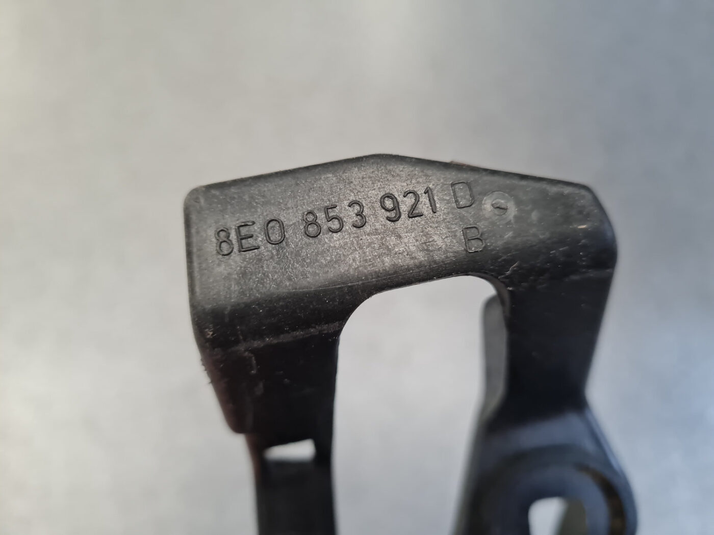 Priekšējā spārna un bufera stiprinājums priekš AUDI A4 2005 4 Priekšējā spārna un bufera stiprinājums priekš AUDI A4 2005