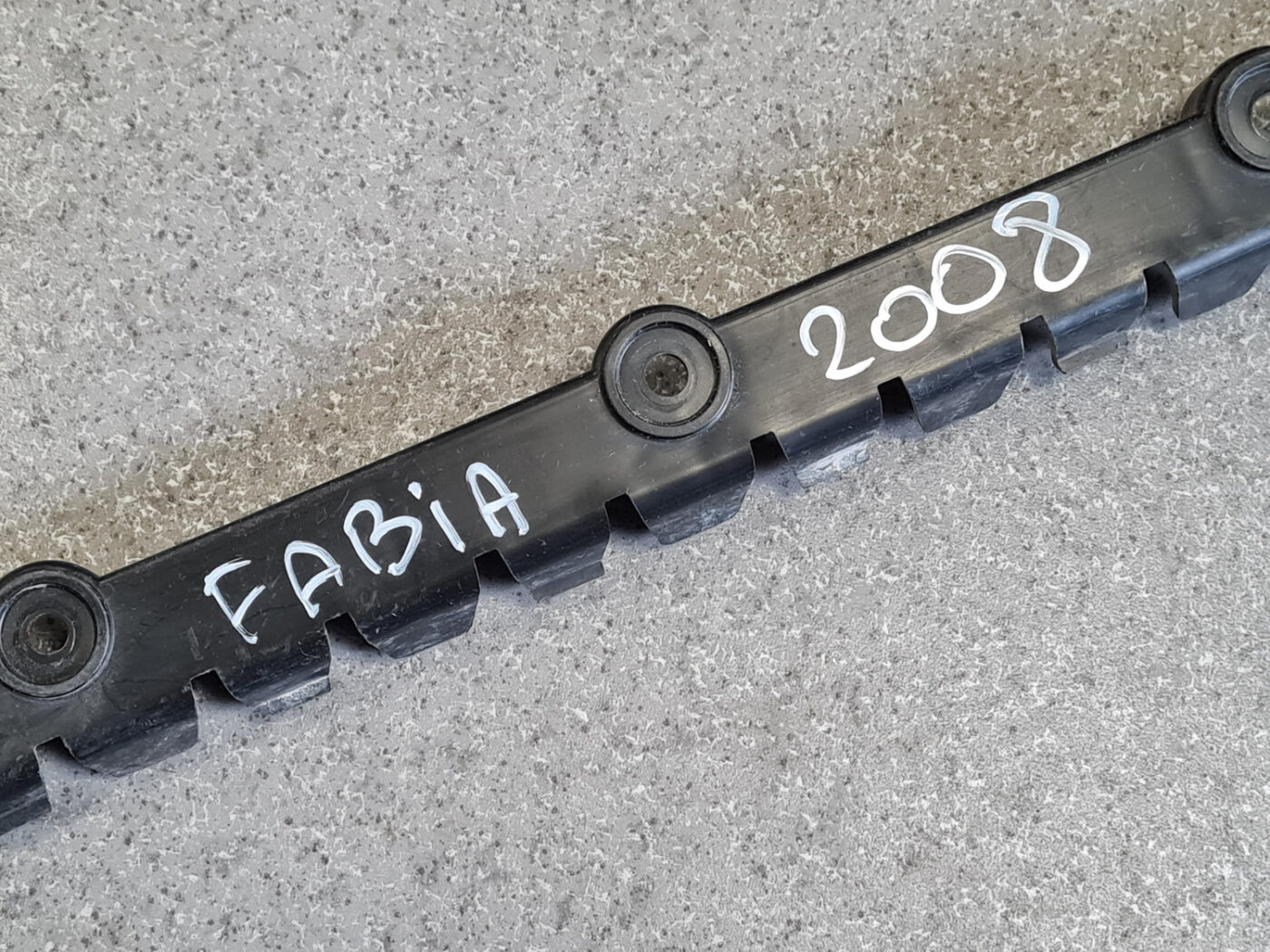 Aizmugurējā spārna un bufera stiprinājums priekš ŠKODA FABIA 2008 3 Aizmugurējā spārna un bufera stiprinājums priekš ŠKODA FABIA 2008