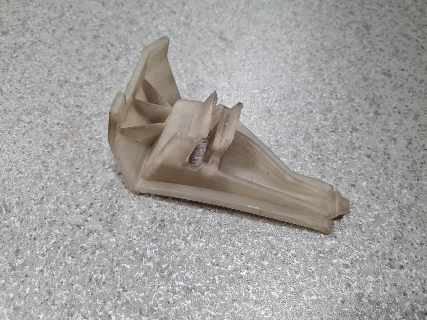 Priekšēja bufera kronšteins priekš VOLVO C30 2008 SILVER 5 Priekšēja bufera kronšteins priekš VOLVO C30 2008 SILVER