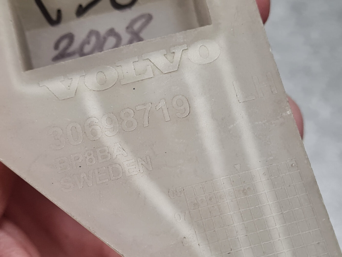 Priekšēja bufera kronšteins priekš VOLVO C30 2008 SILVER 4 Priekšēja bufera kronšteins priekš VOLVO C30 2008 SILVER