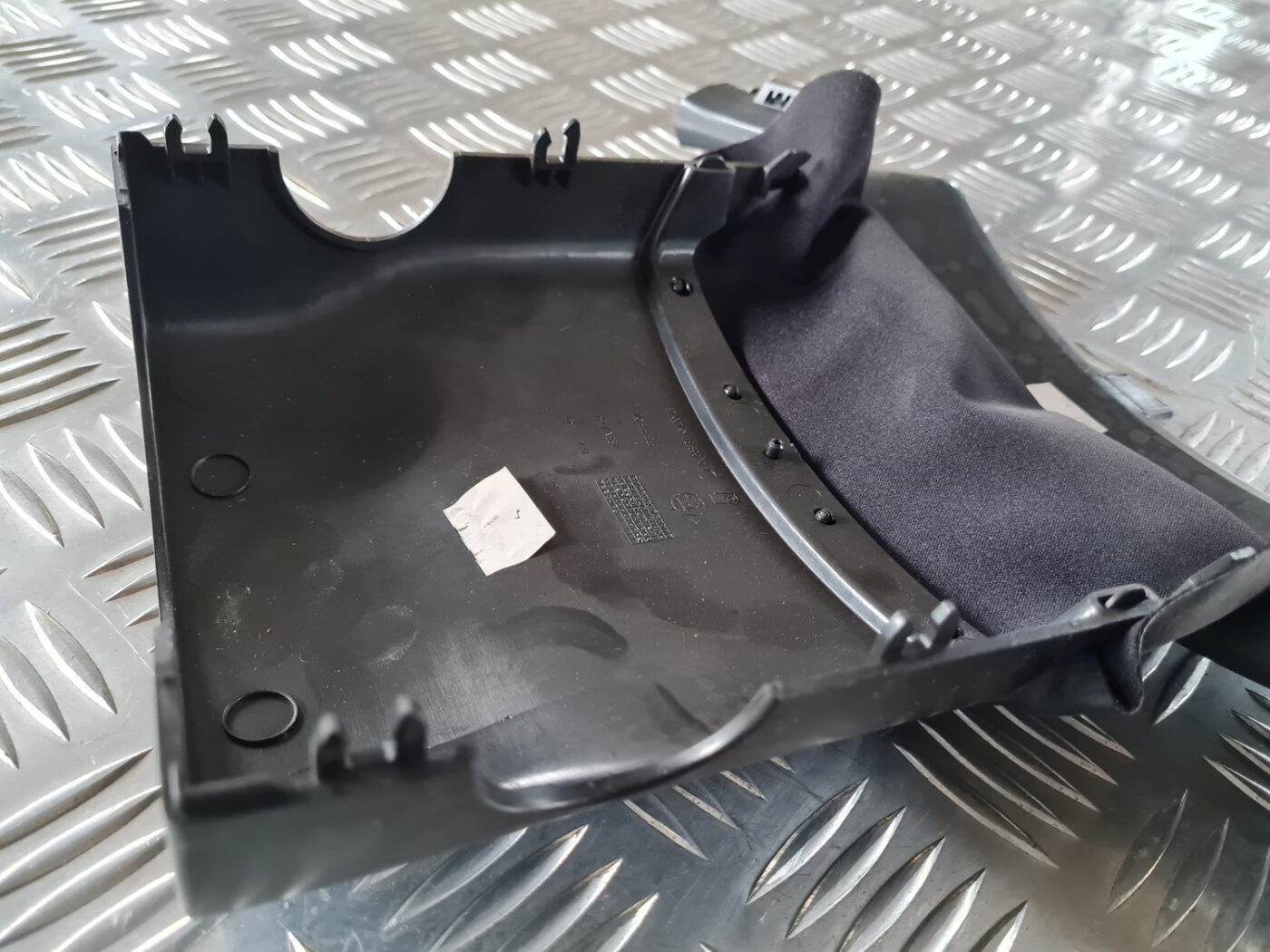 Stūres statnes putekļu aizsargs (salonā) priekš ŠKODA OCTAVIA 2007 3 Stūres statnes putekļu aizsargs (salonā) priekš ŠKODA OCTAVIA 2007