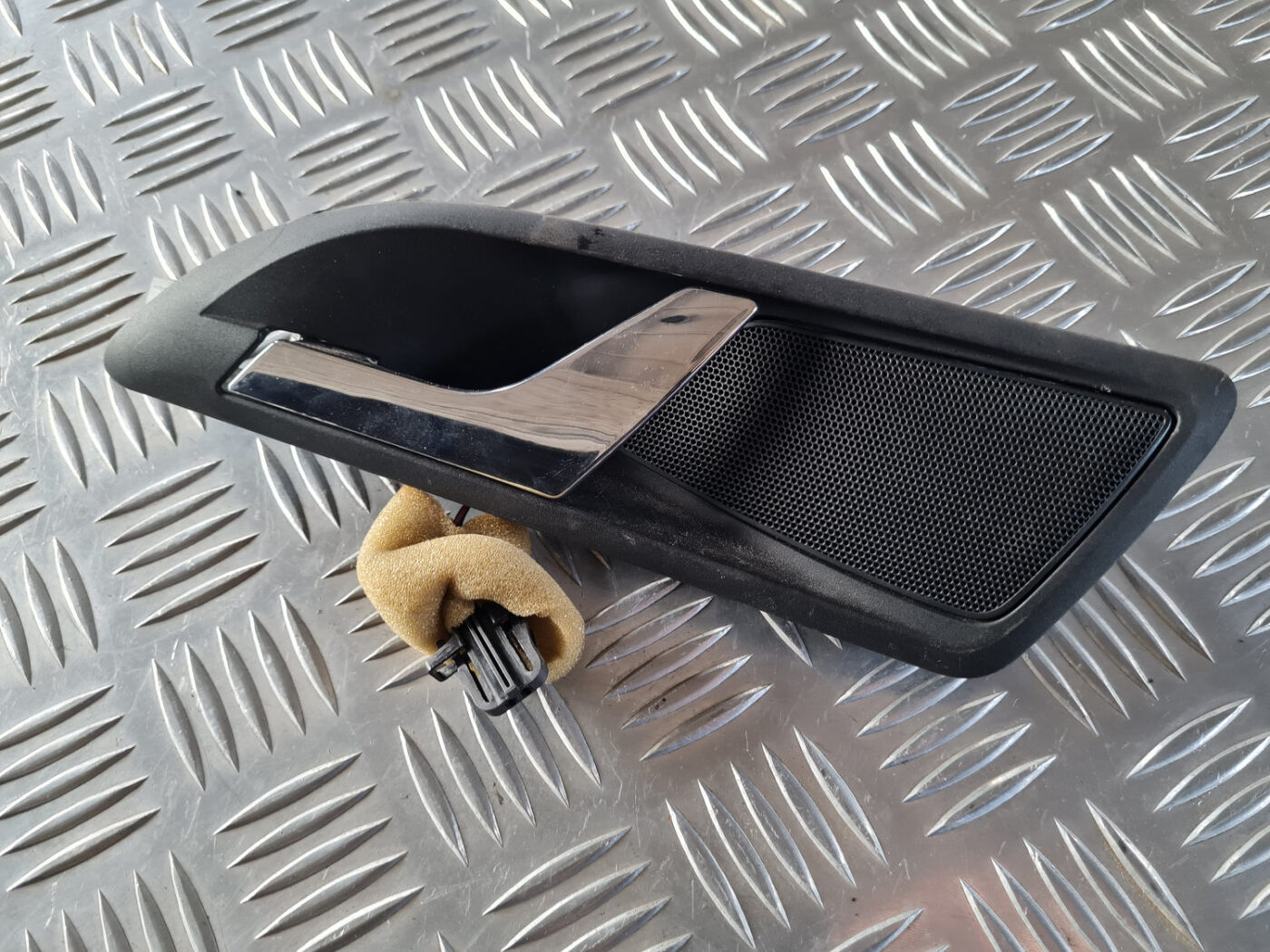 Salona durvju rokturis, aizmugures kreisais priekš ŠKODA OCTAVIA 2007 2 Salona durvju rokturis, aizmugures kreisais priekš ŠKODA OCTAVIA 2007