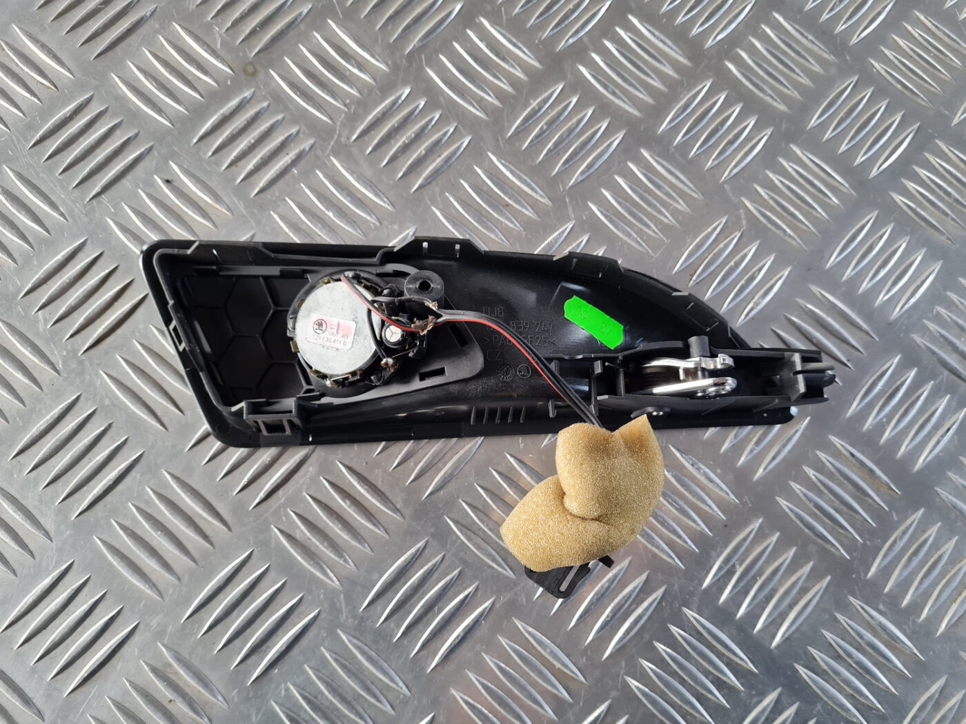 Salona durvju rokturis, aizmugures kreisais priekš ŠKODA OCTAVIA 2007 6 Salona durvju rokturis, aizmugures kreisais priekš ŠKODA OCTAVIA 2007