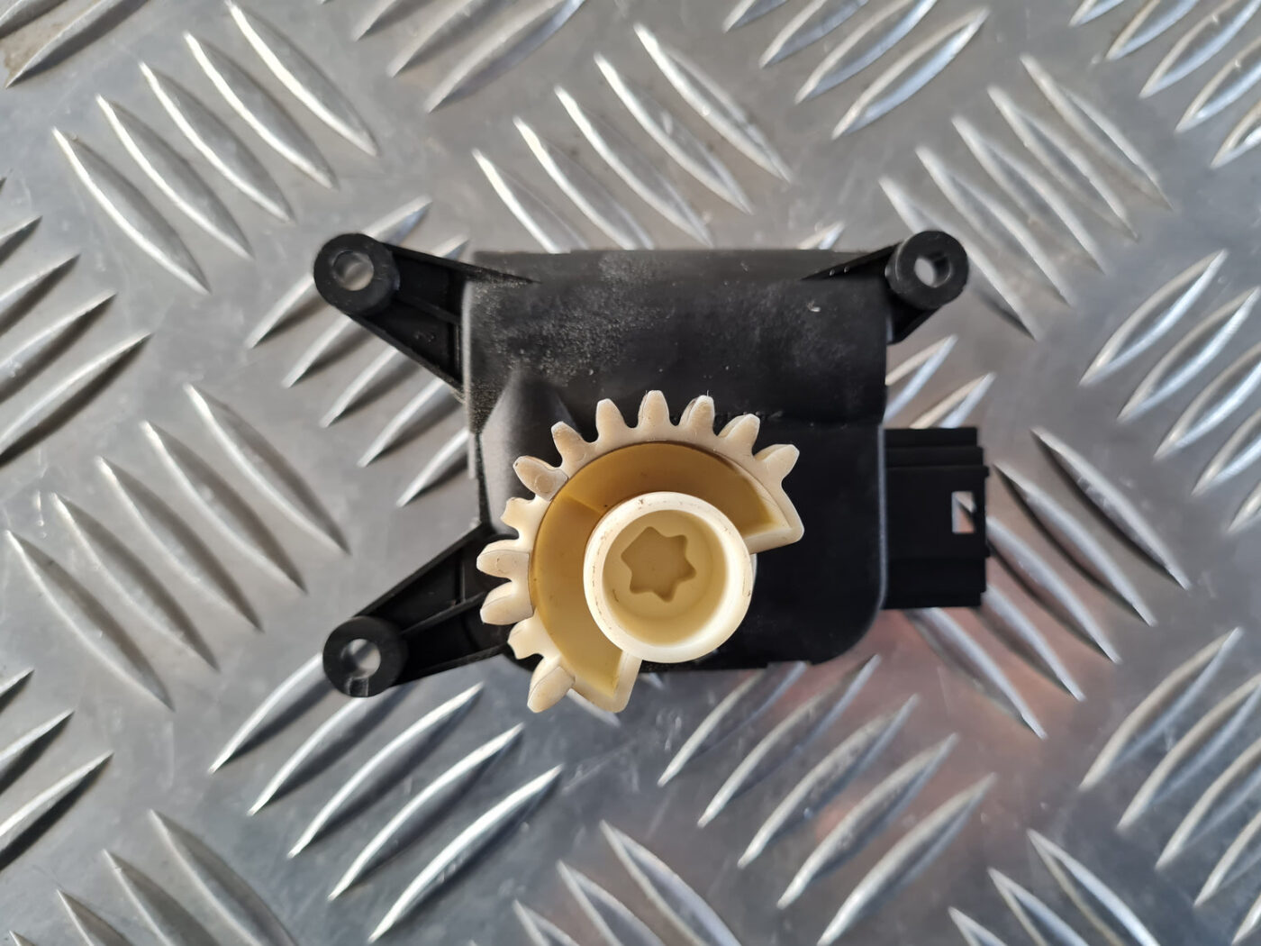 Apsildes sistēmas aktuators priekš ŠKODA OCTAVIA 2007