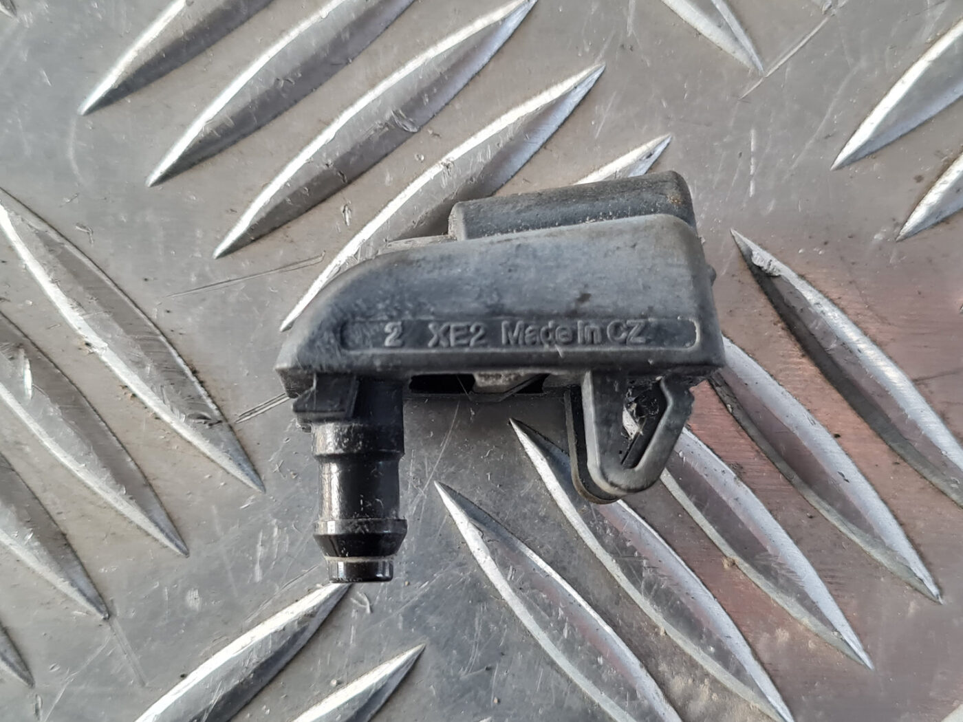 Vējstikla mazgāšanas šķidruma sprausla priekš ŠKODA OCTAVIA 2007 2 Vējstikla mazgāšanas šķidruma sprausla priekš ŠKODA OCTAVIA 2007