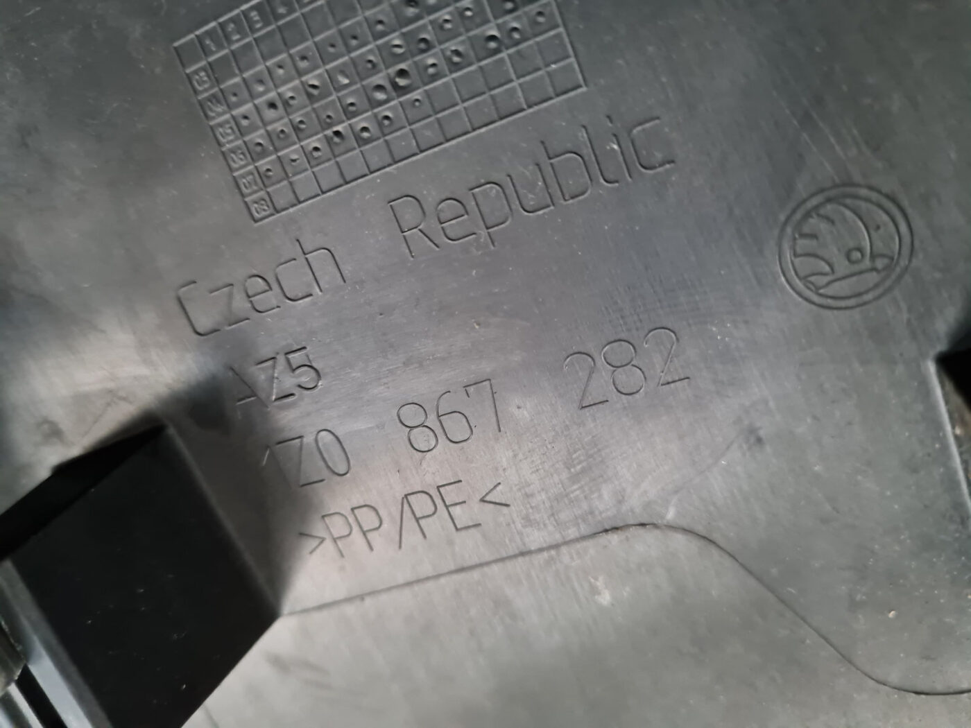 Vidējas salona statnes apdare priekš ŠKODA OCTAVIA 2007 3 Vidējas salona statnes apdare priekš ŠKODA OCTAVIA 2007