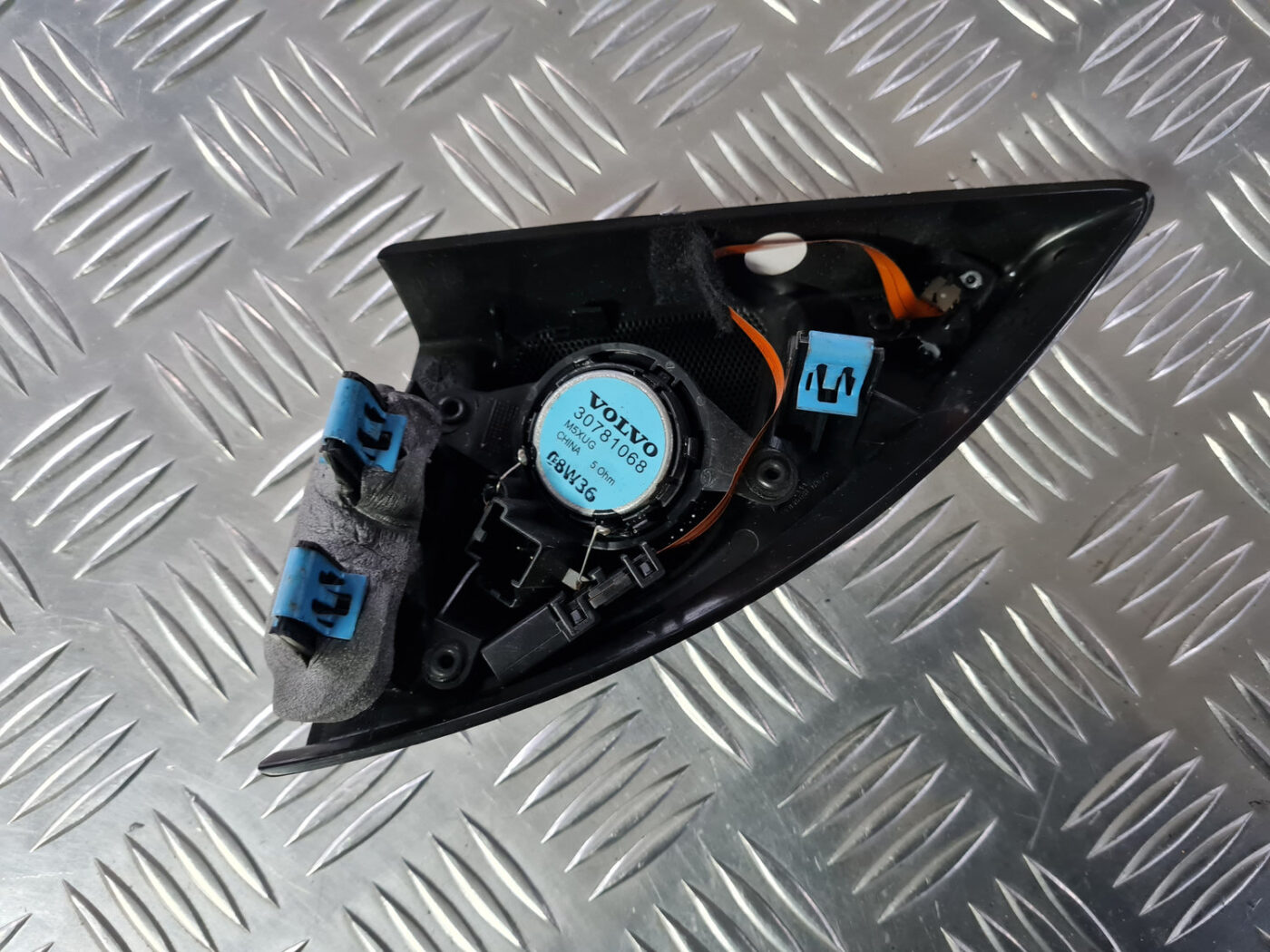 Durvju spoguļa apdares uzlika salonā (ar skaļruni) priekš VOLVO XC 60 2009 6 Durvju spoguļa apdares uzlika salonā (ar skaļruni) priekš VOLVO XC 60 2009