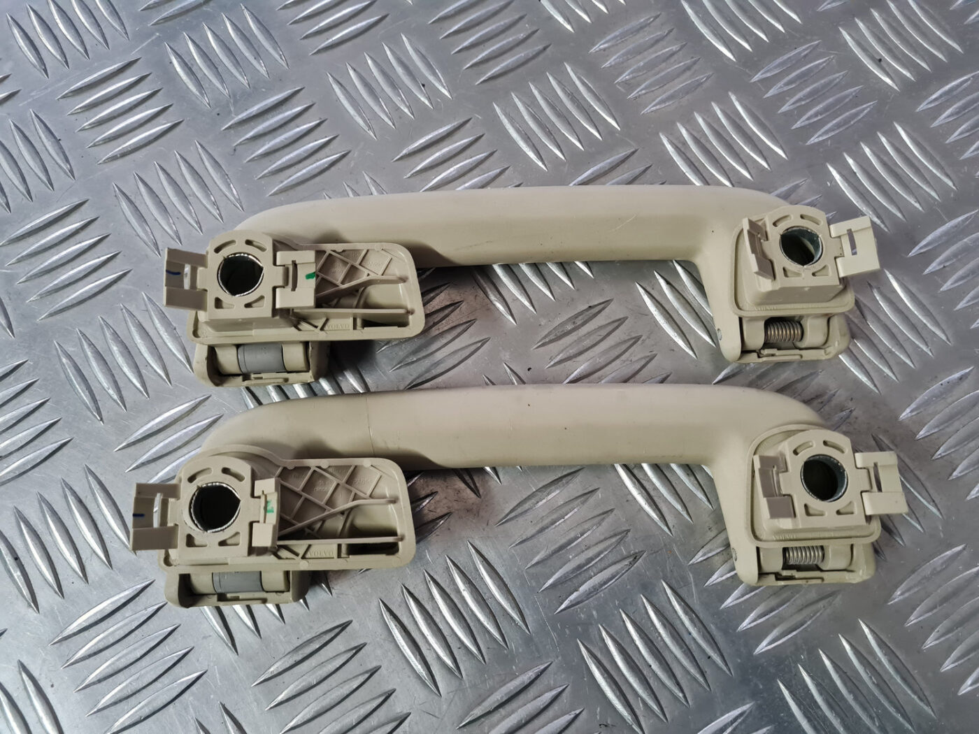 Salona rokturis griestos priekš VOLVO XC 60 2009 3 Salona rokturis griestos priekš VOLVO XC 60 2009