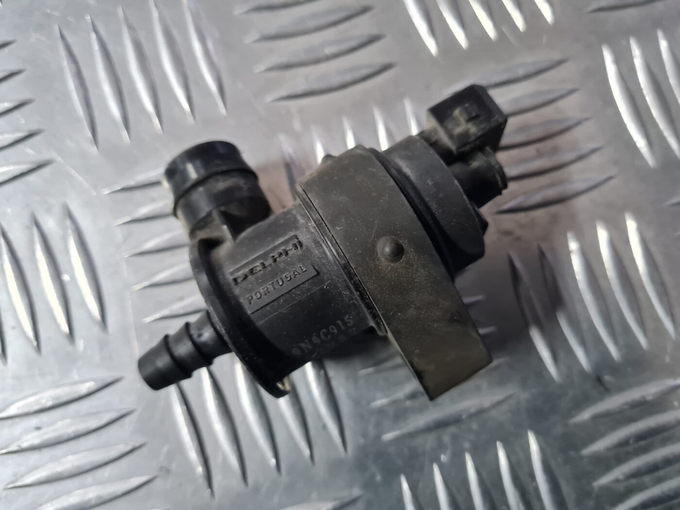 Solenoīda vakuuma vārsts priekš VOLVO XC 60 2009 2 Solenoīda vakuuma vārsts priekš VOLVO XC 60 2009