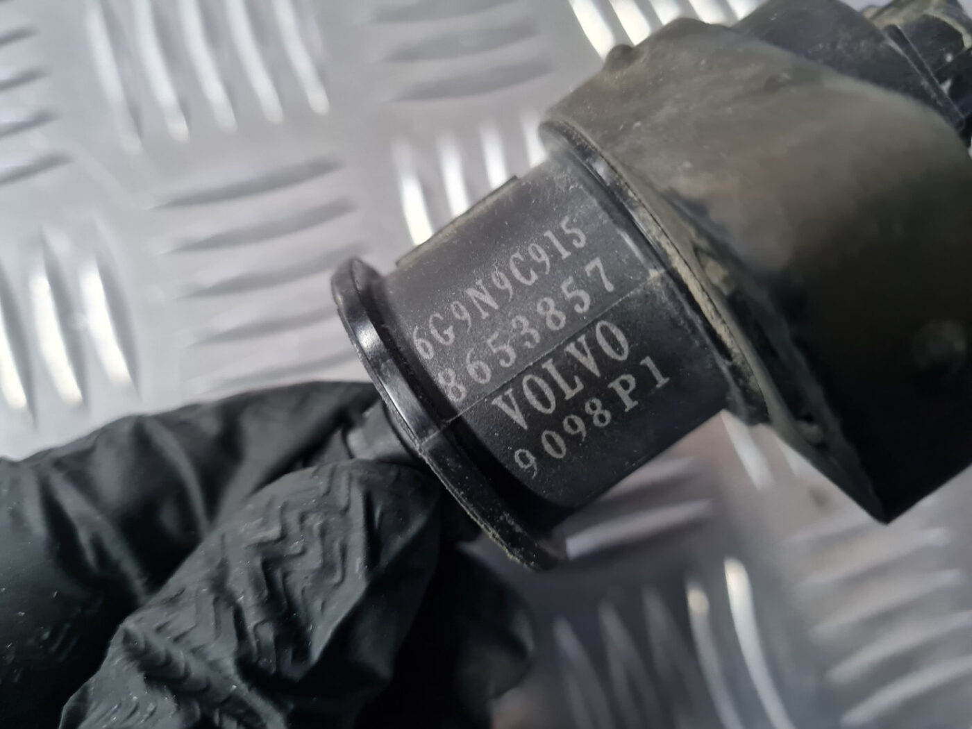 Solenoīda vakuuma vārsts priekš VOLVO XC 60 2009 5 Solenoīda vakuuma vārsts priekš VOLVO XC 60 2009